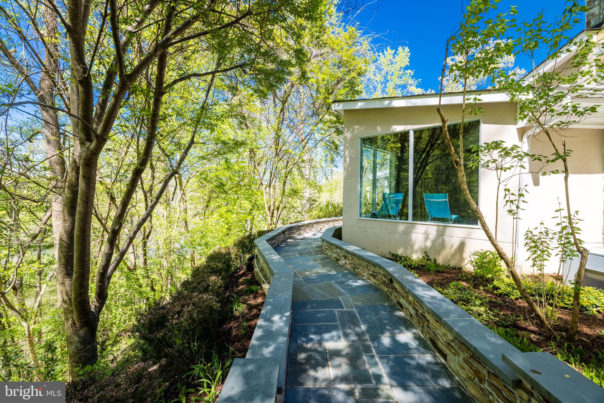 EAGLE ROCK - Residential