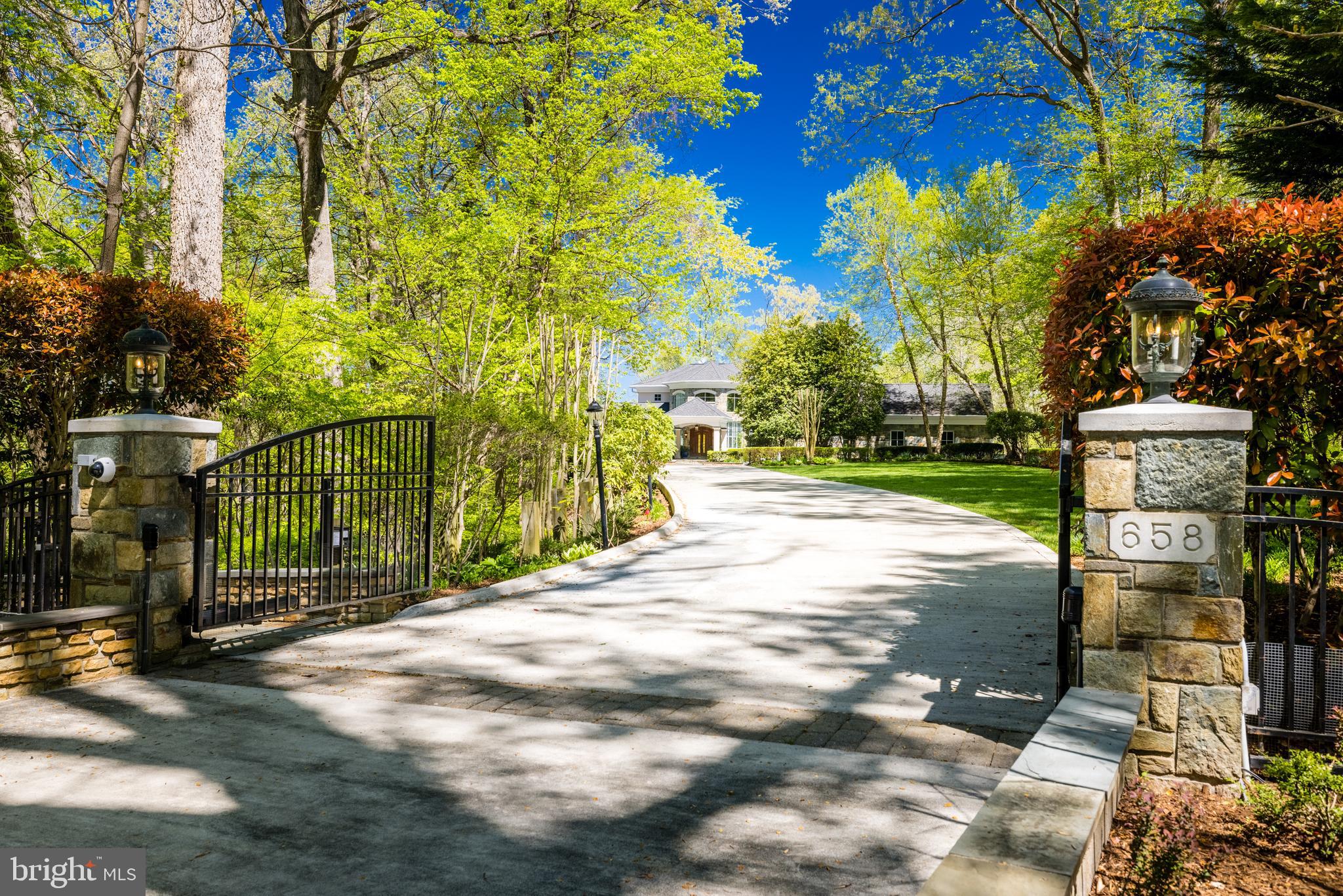 658 LIVE OAK DRIVE
