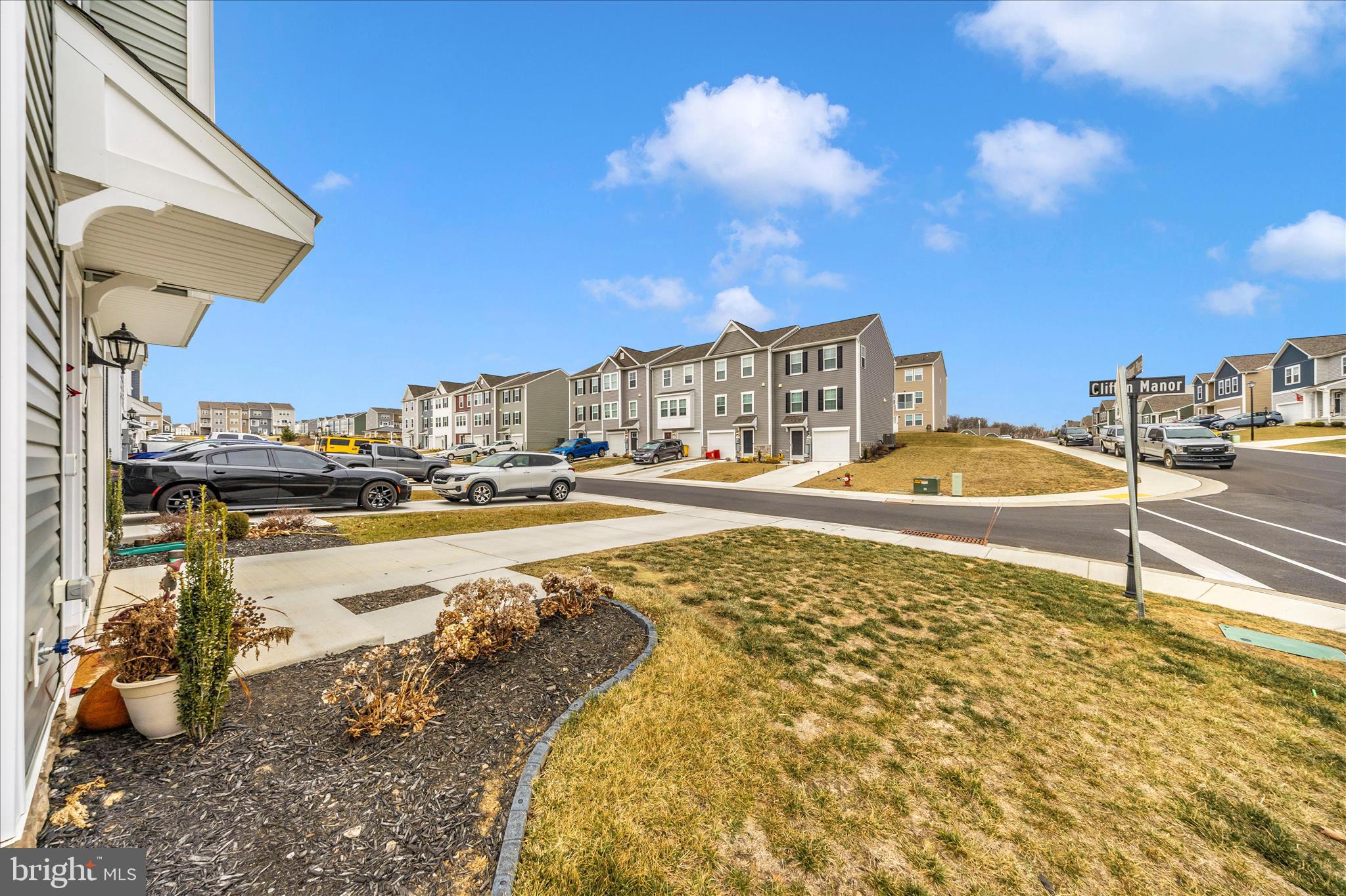 OVERLOOK AT RIVERSIDE TOWNHOMES - Residential