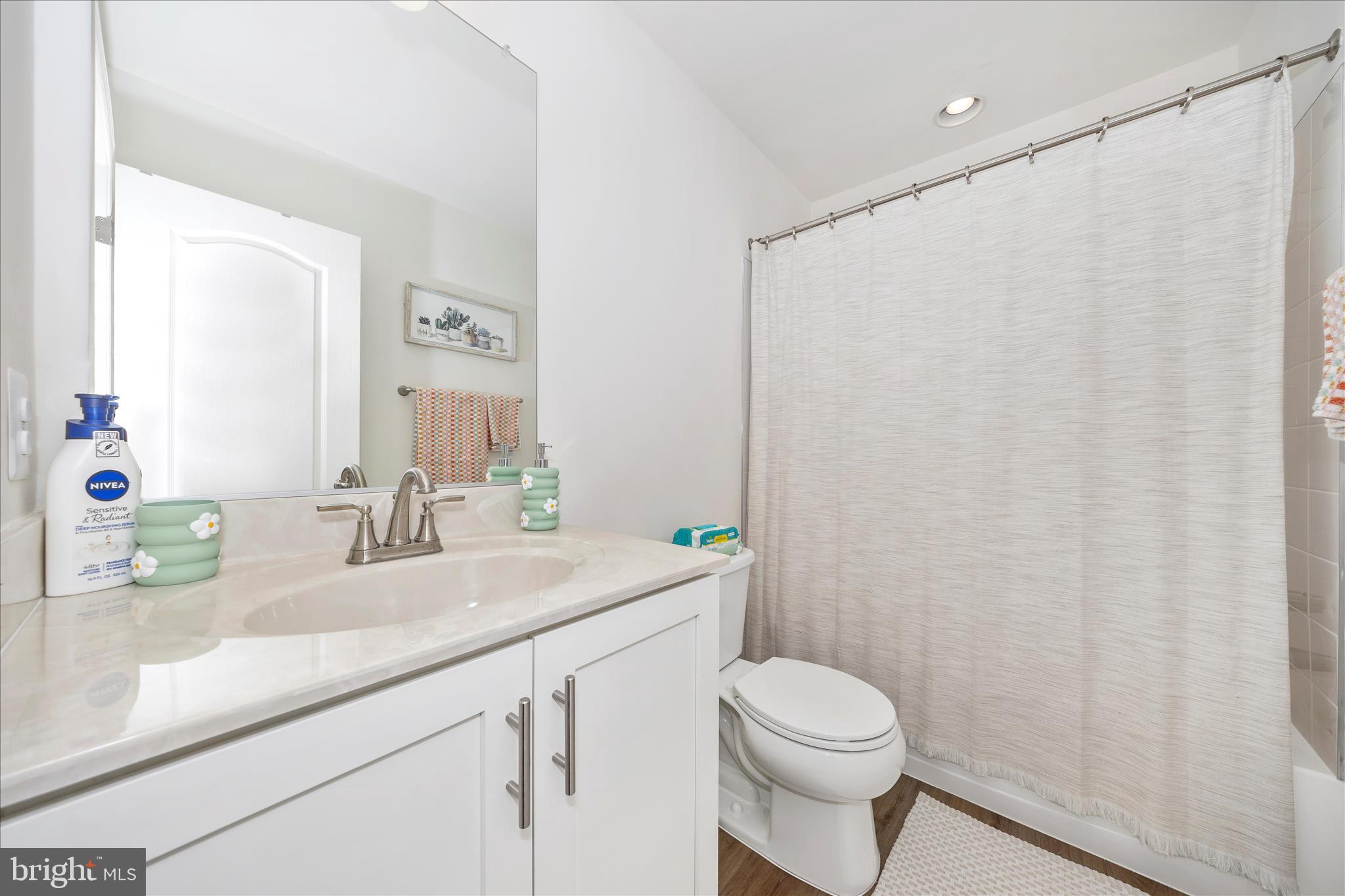 OVERLOOK AT RIVERSIDE TOWNHOMES - Residential