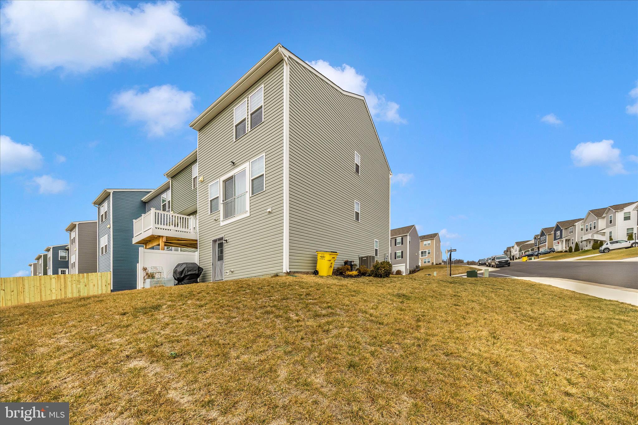 OVERLOOK AT RIVERSIDE TOWNHOMES - Residential