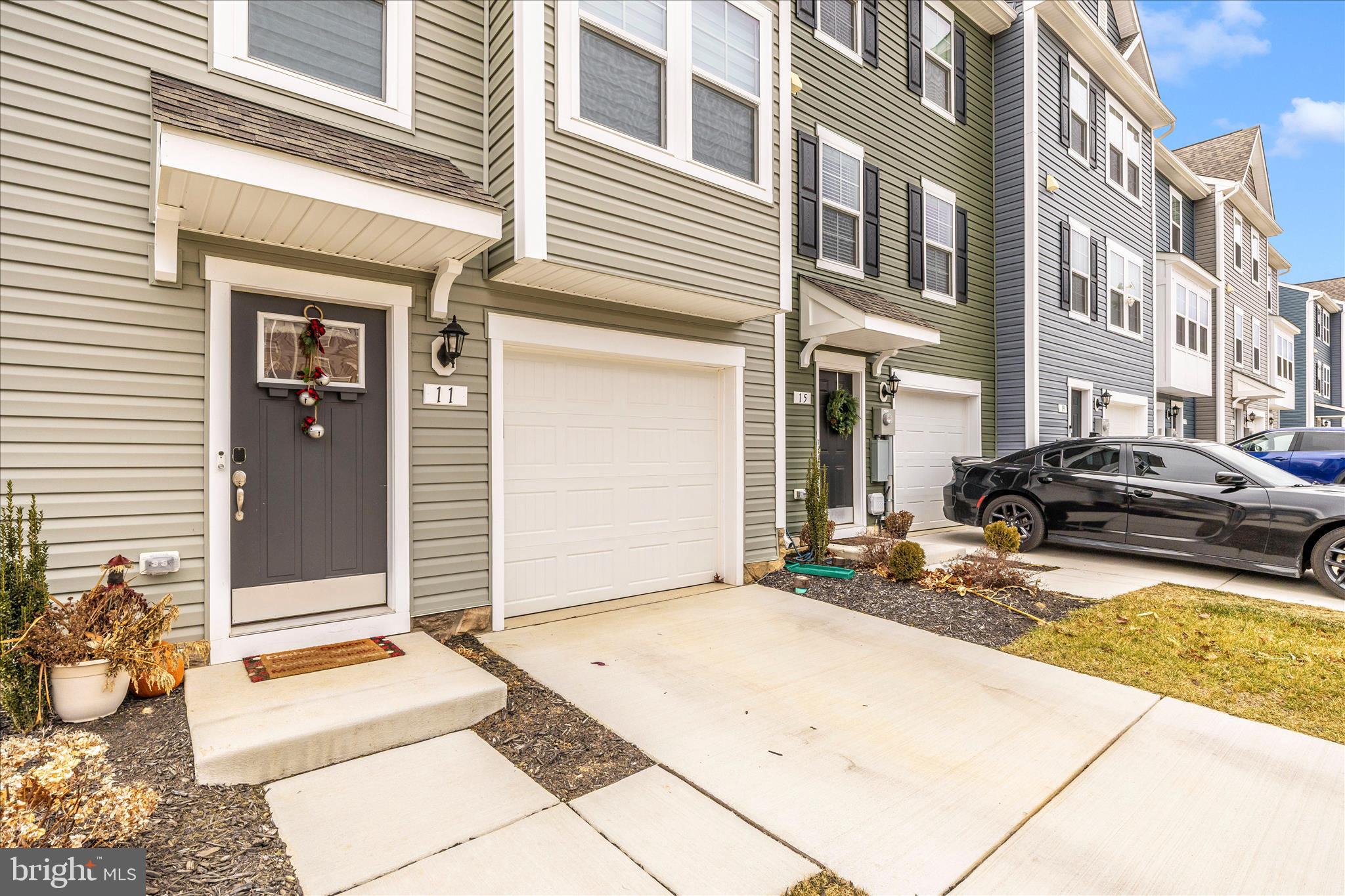 OVERLOOK AT RIVERSIDE TOWNHOMES - Residential