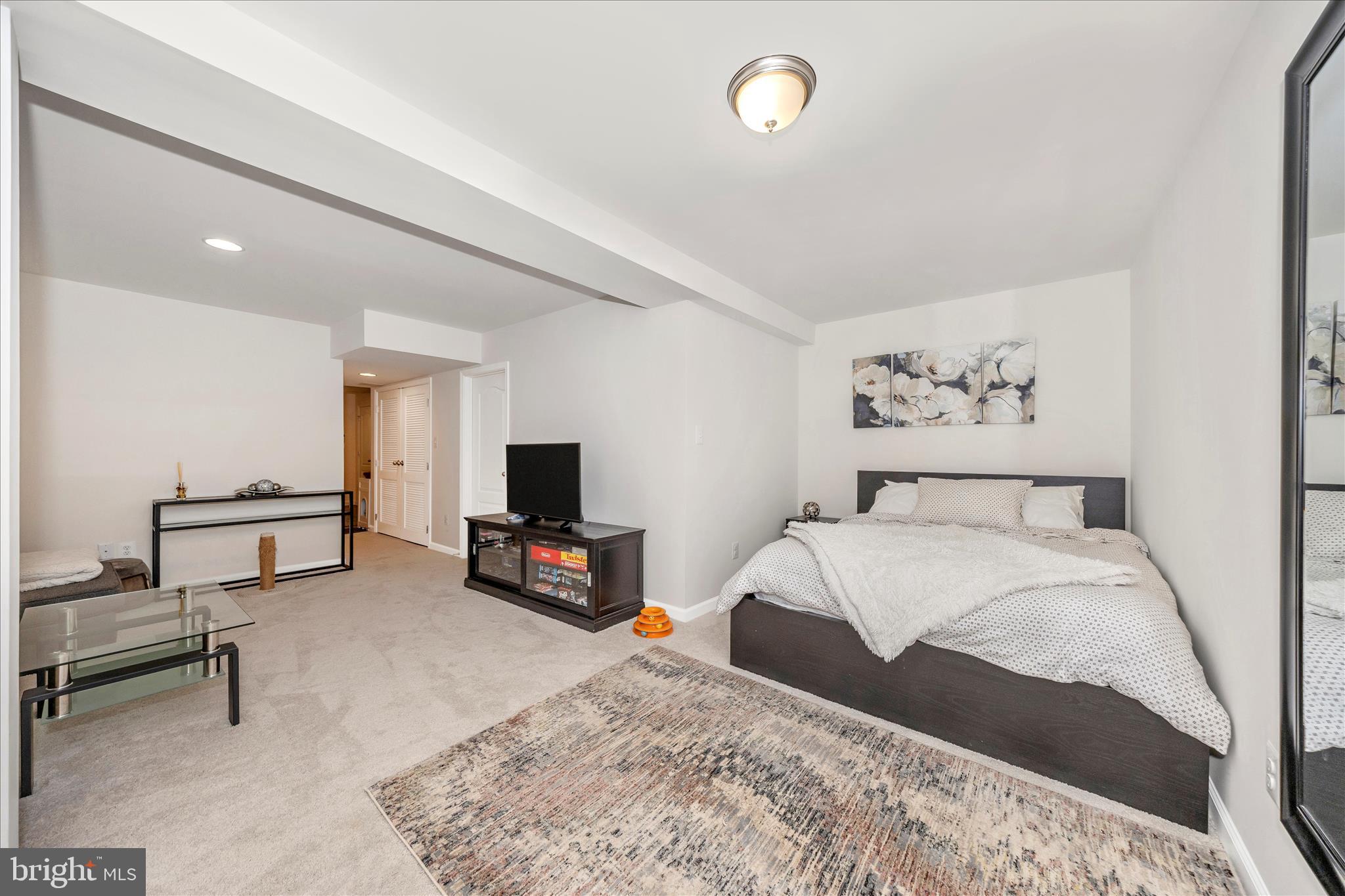 OVERLOOK AT RIVERSIDE TOWNHOMES - Residential