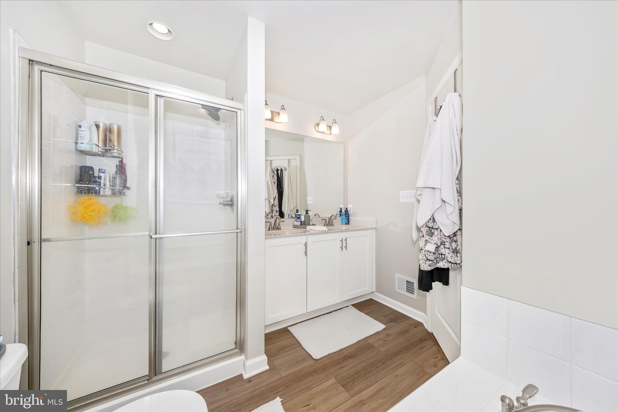 OVERLOOK AT RIVERSIDE TOWNHOMES - Residential