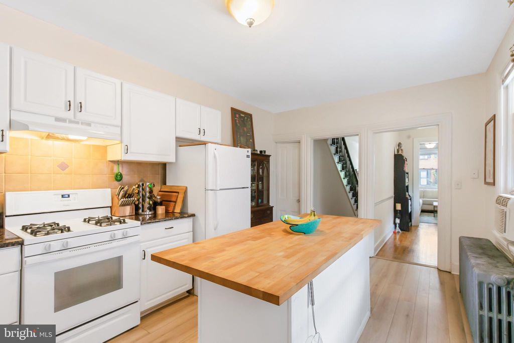 Photo of 556 W Orange Street, LANCASTER, PA 17603 (MLS # PALA2088798)