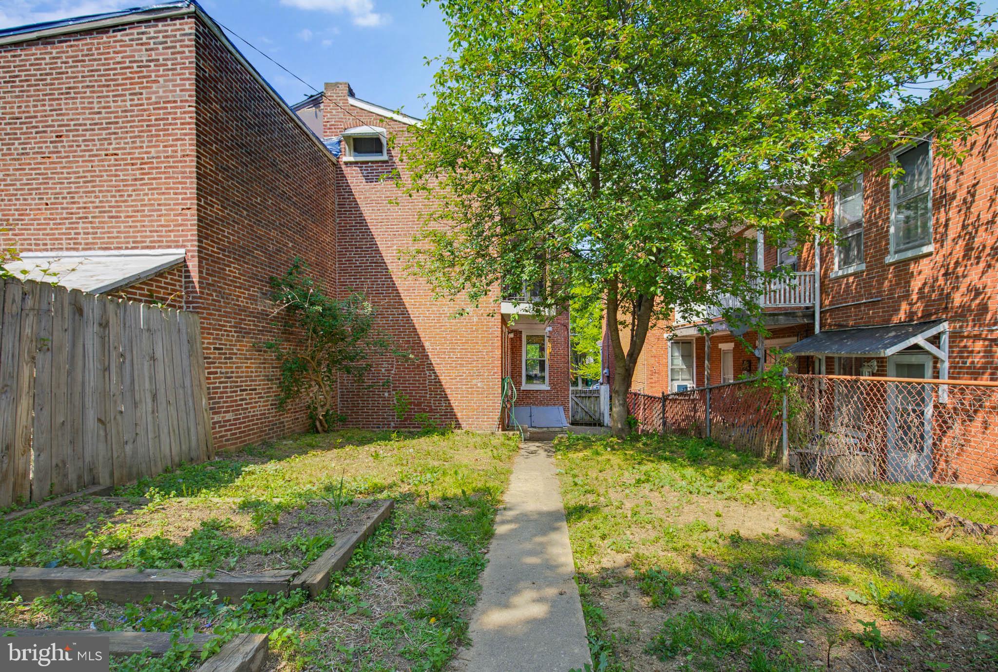 CHESTNUT HILL - Residential