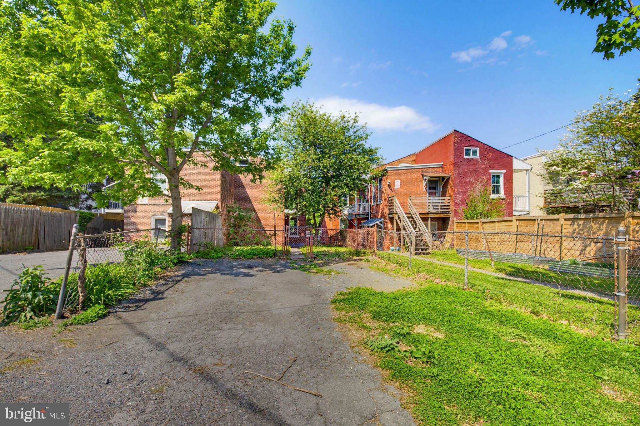 CHESTNUT HILL - Residential