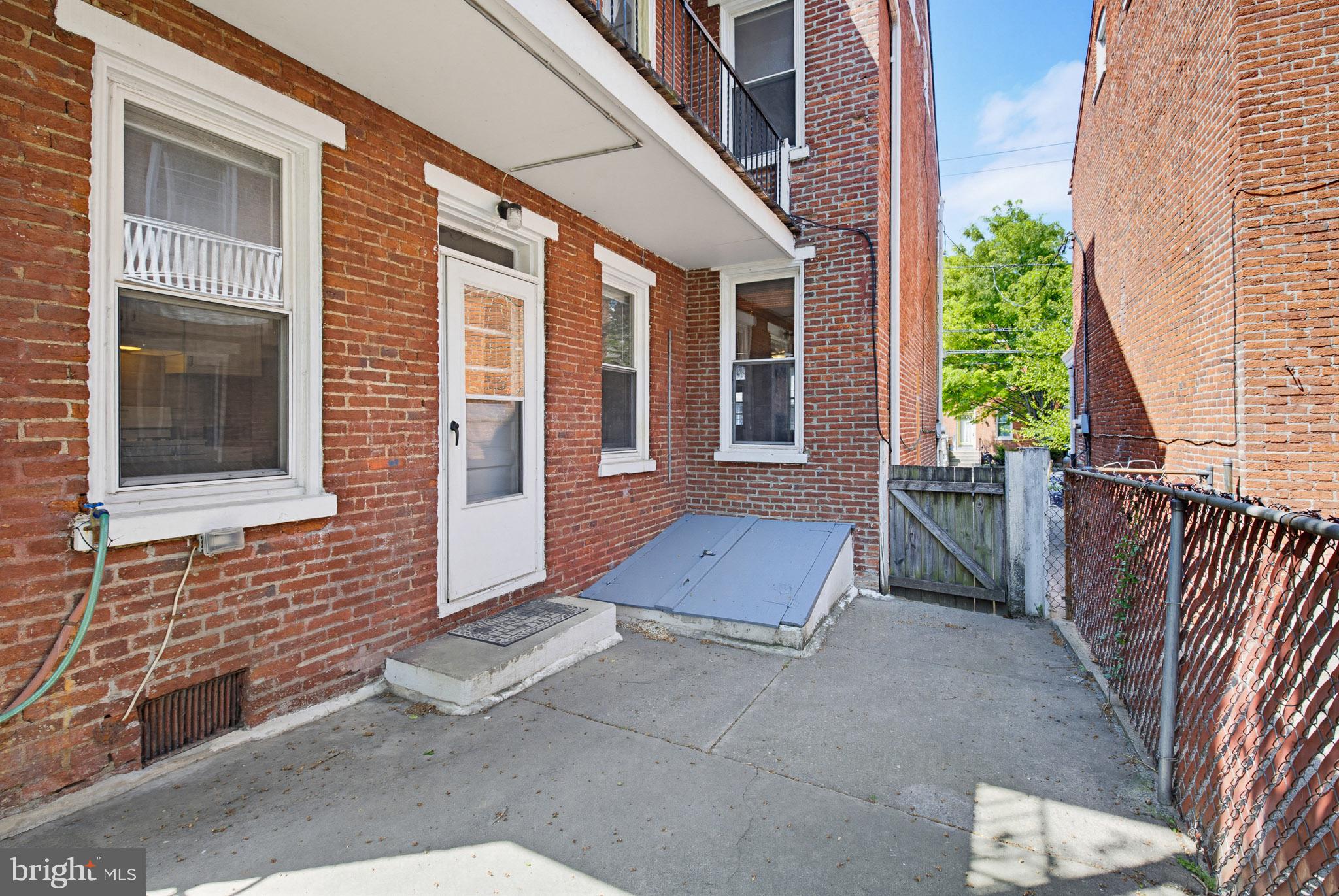 CHESTNUT HILL - Residential
