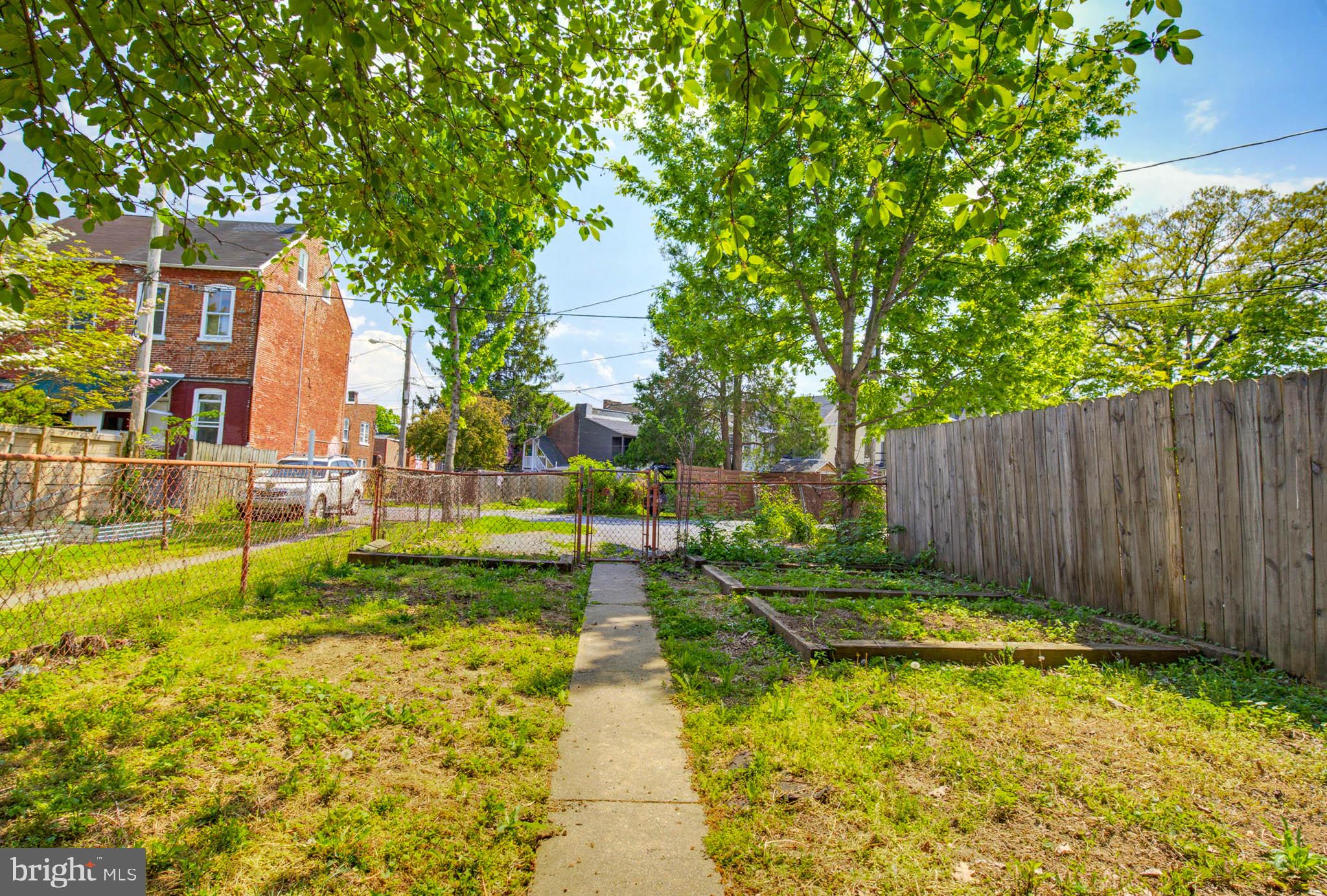 CHESTNUT HILL - Residential