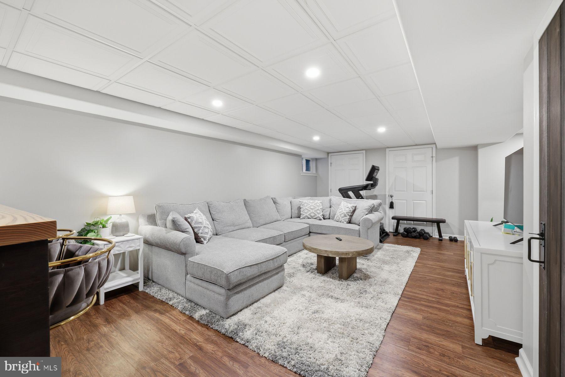 HIGH MEADOW - Residential