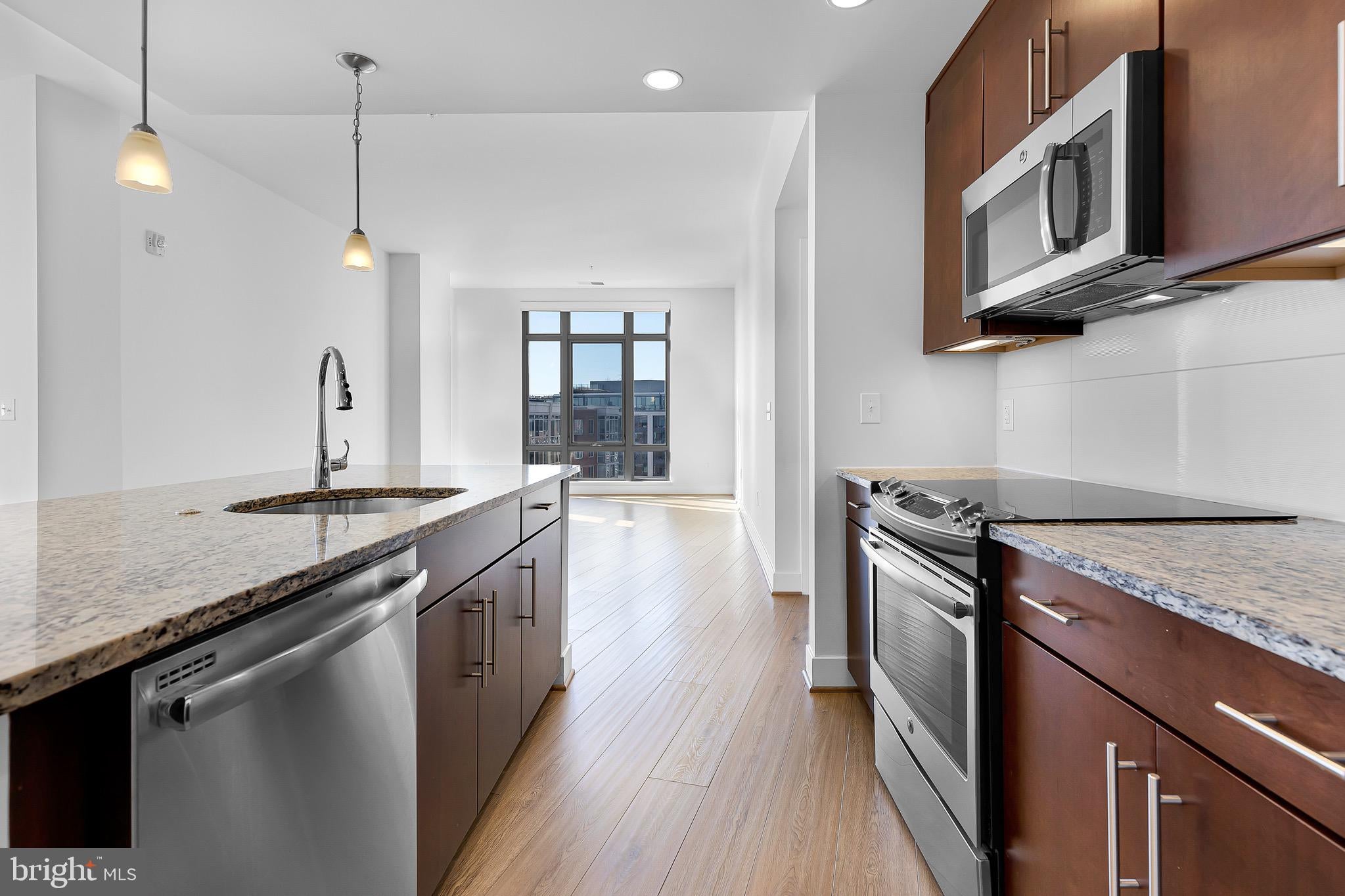 880 NEW JERSEY AVENUE SE 2 BR INTERIOR UNIT