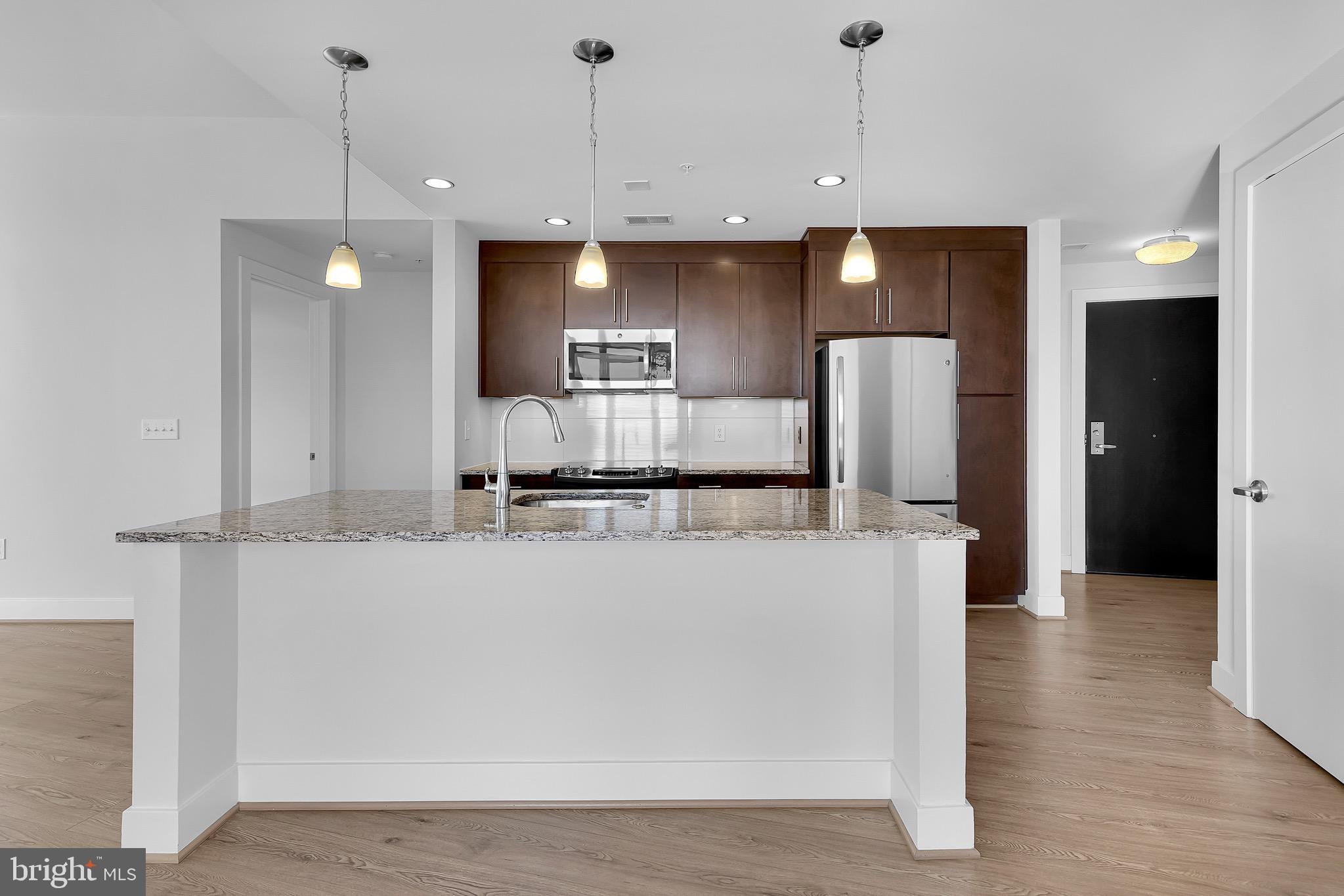 880 NEW JERSEY AVENUE SE 2 BR INTERIOR UNIT