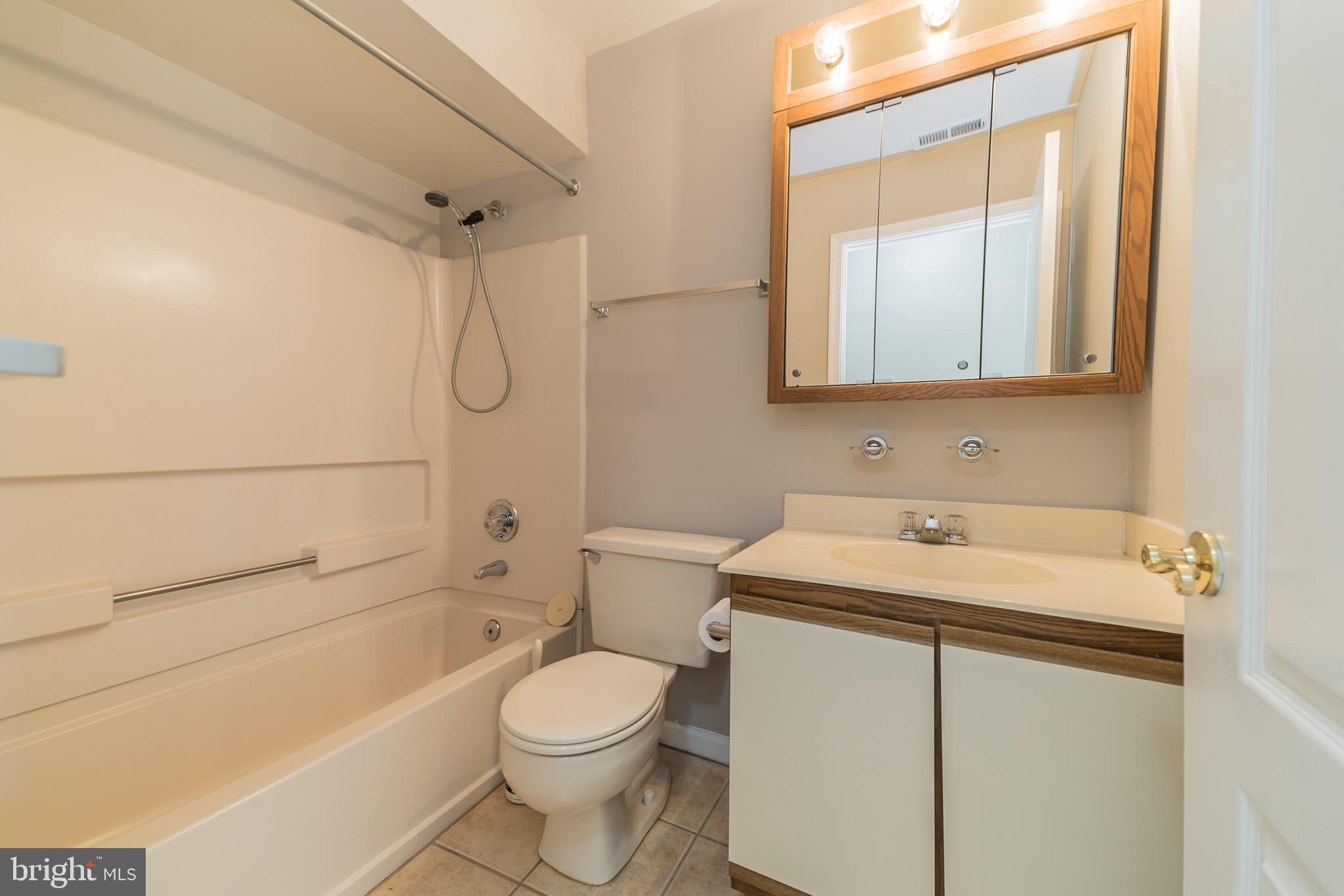 MONTGOMERY RUN - Residential Lease