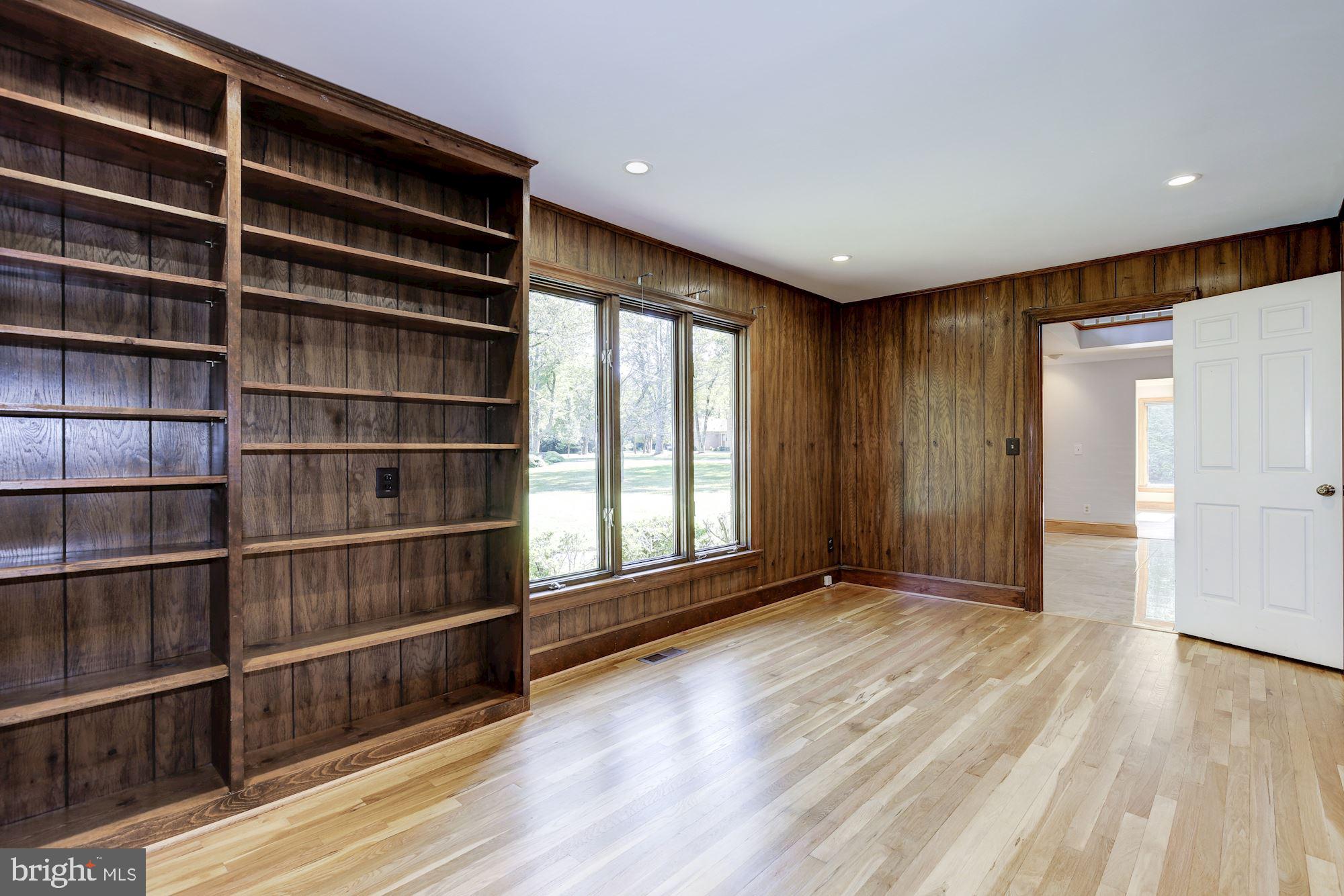 WILLIAMSBURG GARDENS - Residential Lease