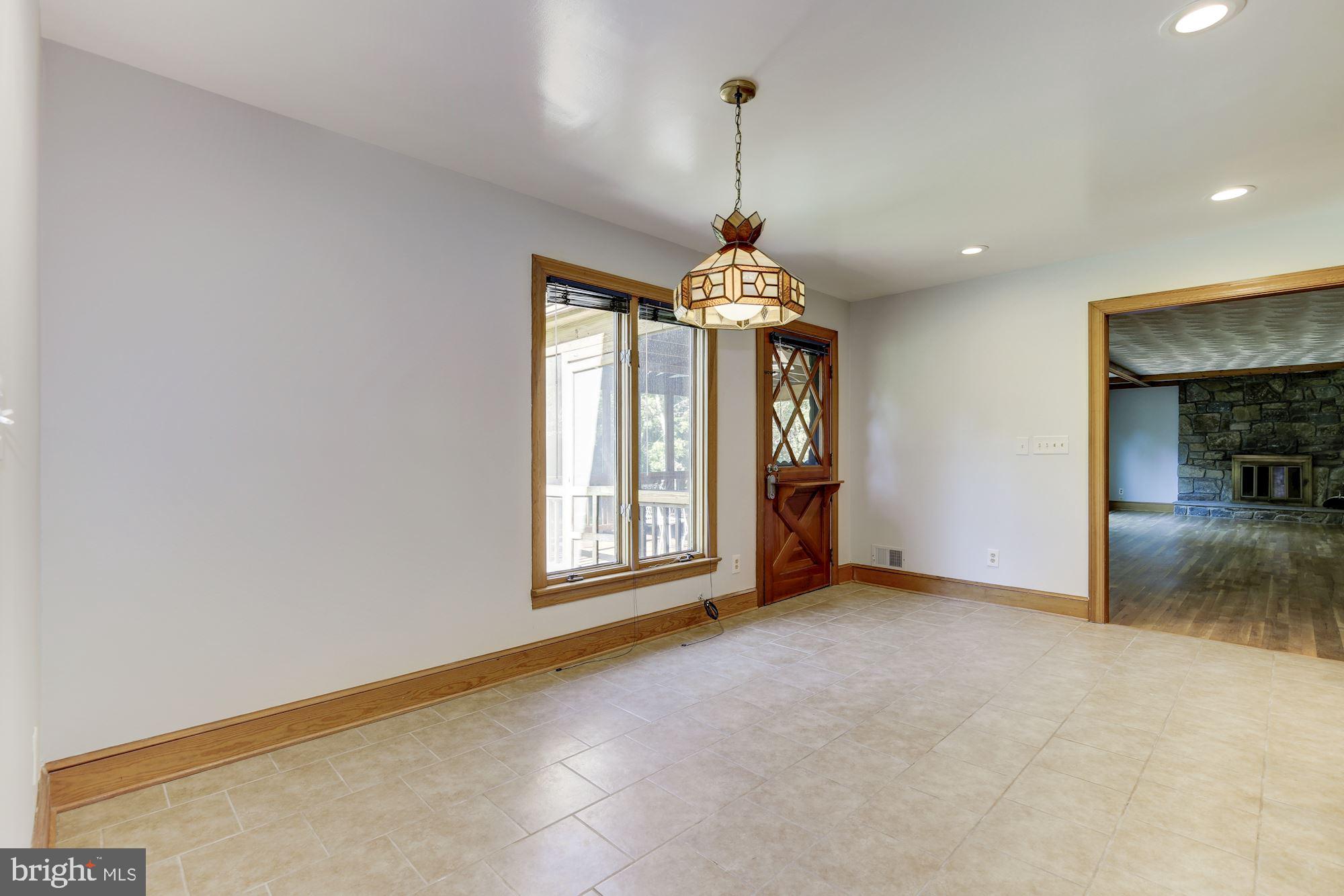 WILLIAMSBURG GARDENS - Residential Lease