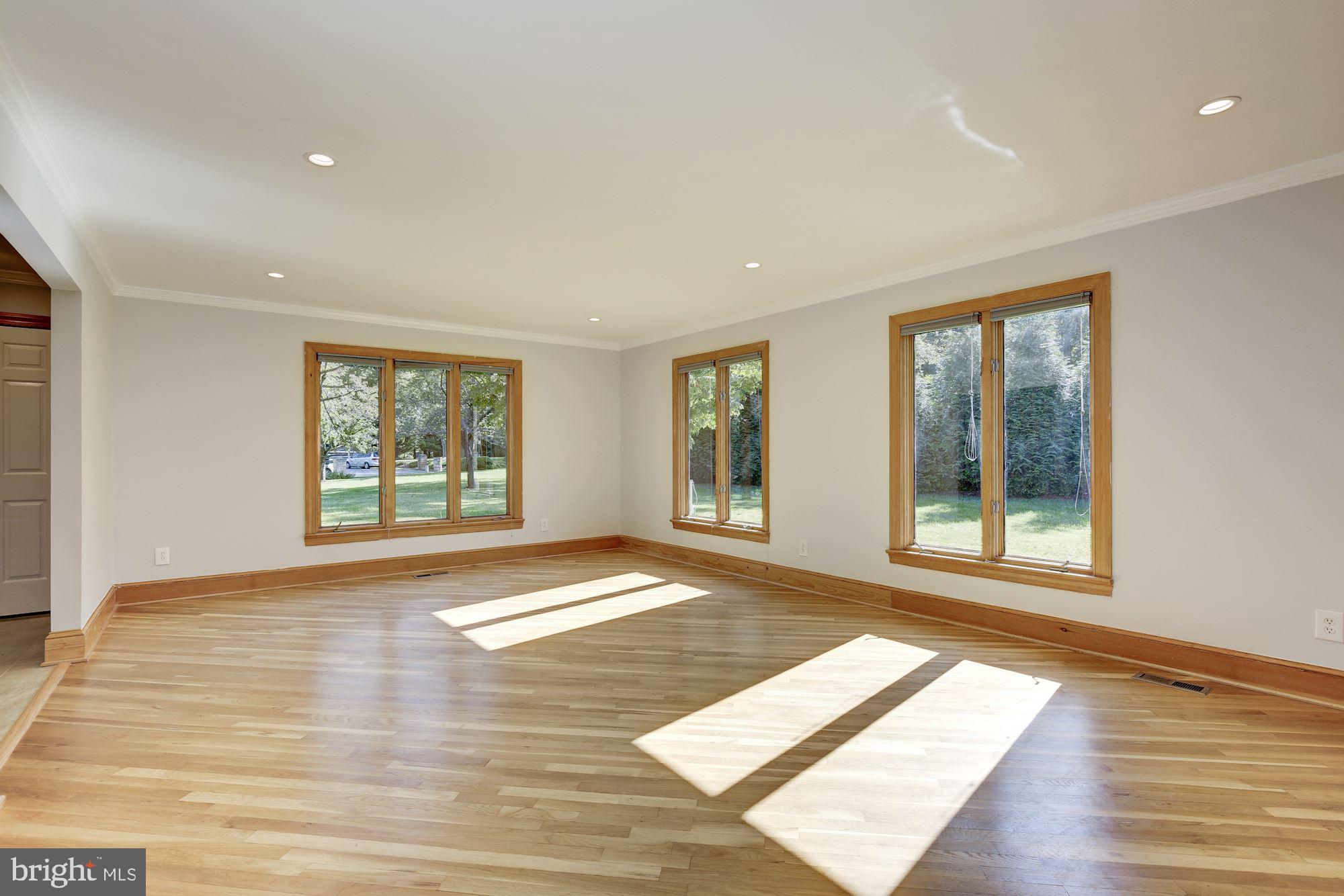 WILLIAMSBURG GARDENS - Residential Lease