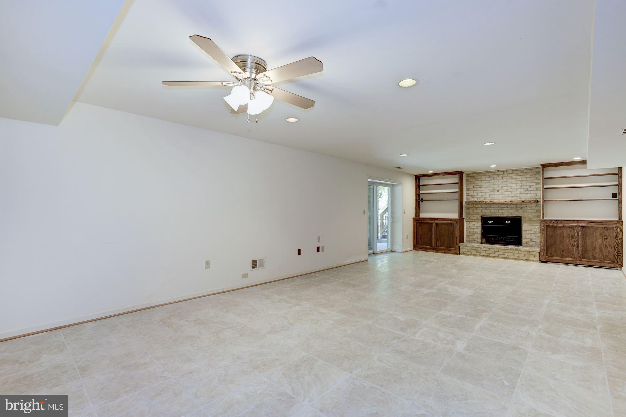 WILLIAMSBURG GARDENS - Residential Lease