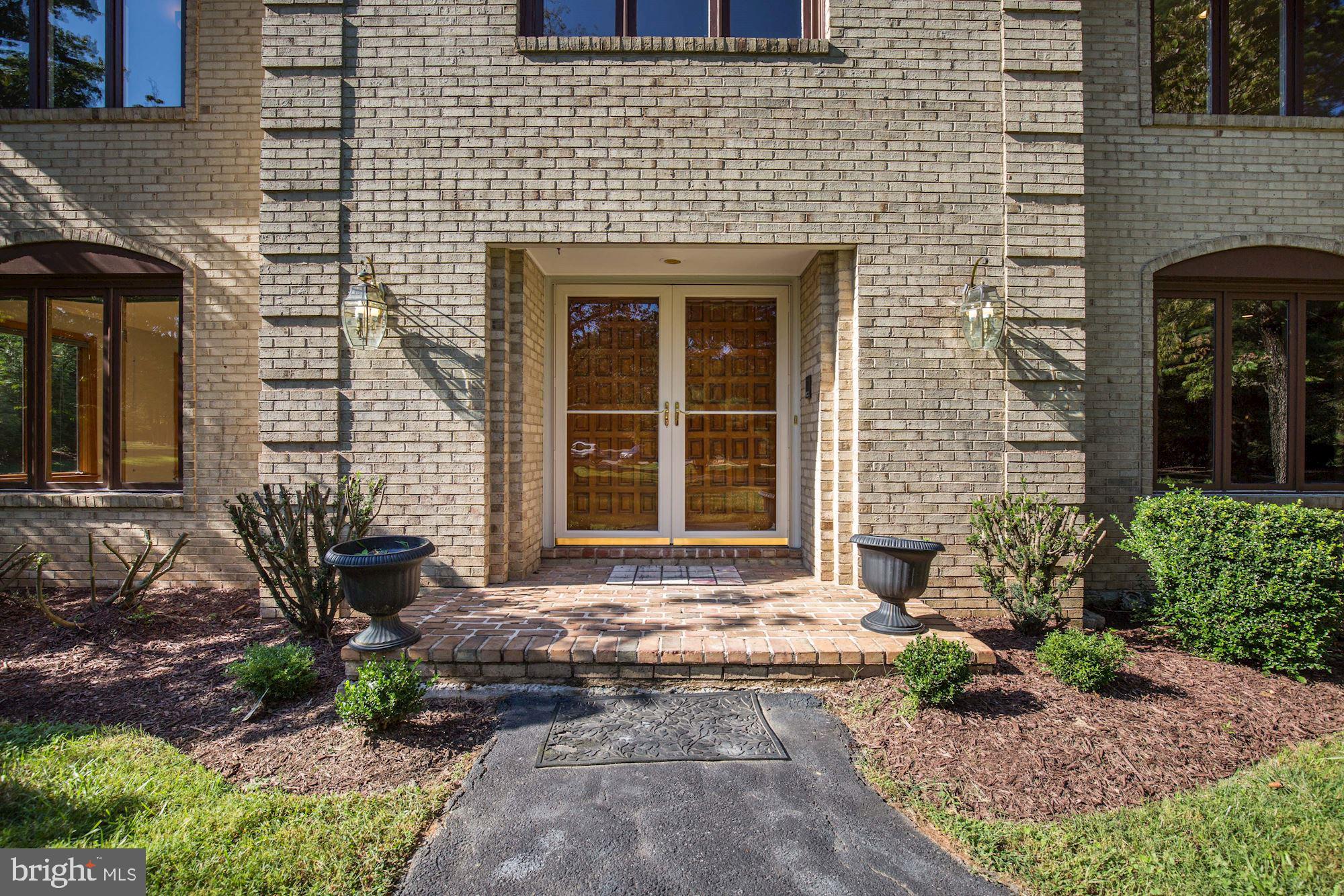 WILLIAMSBURG GARDENS - Residential Lease