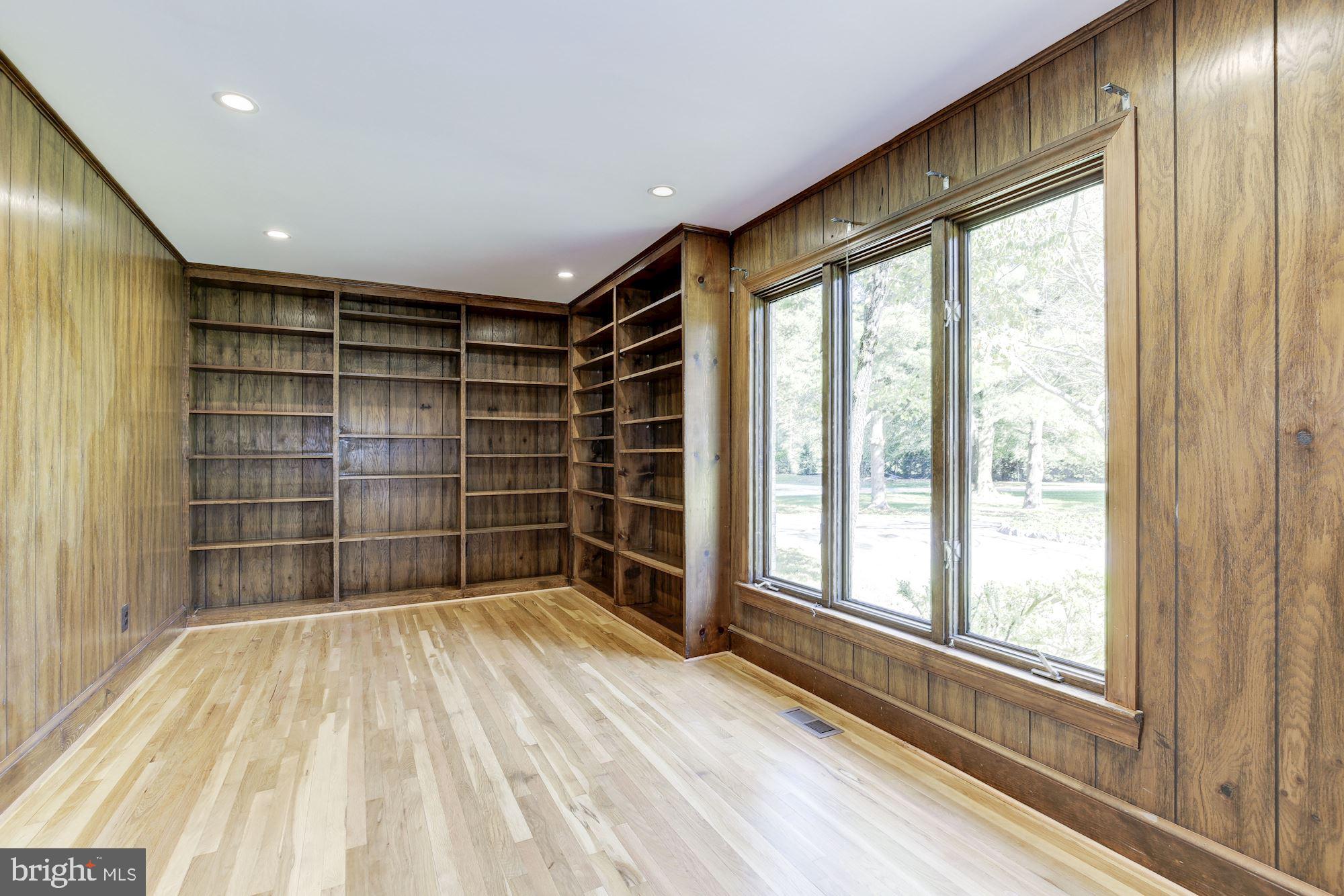 WILLIAMSBURG GARDENS - Residential Lease