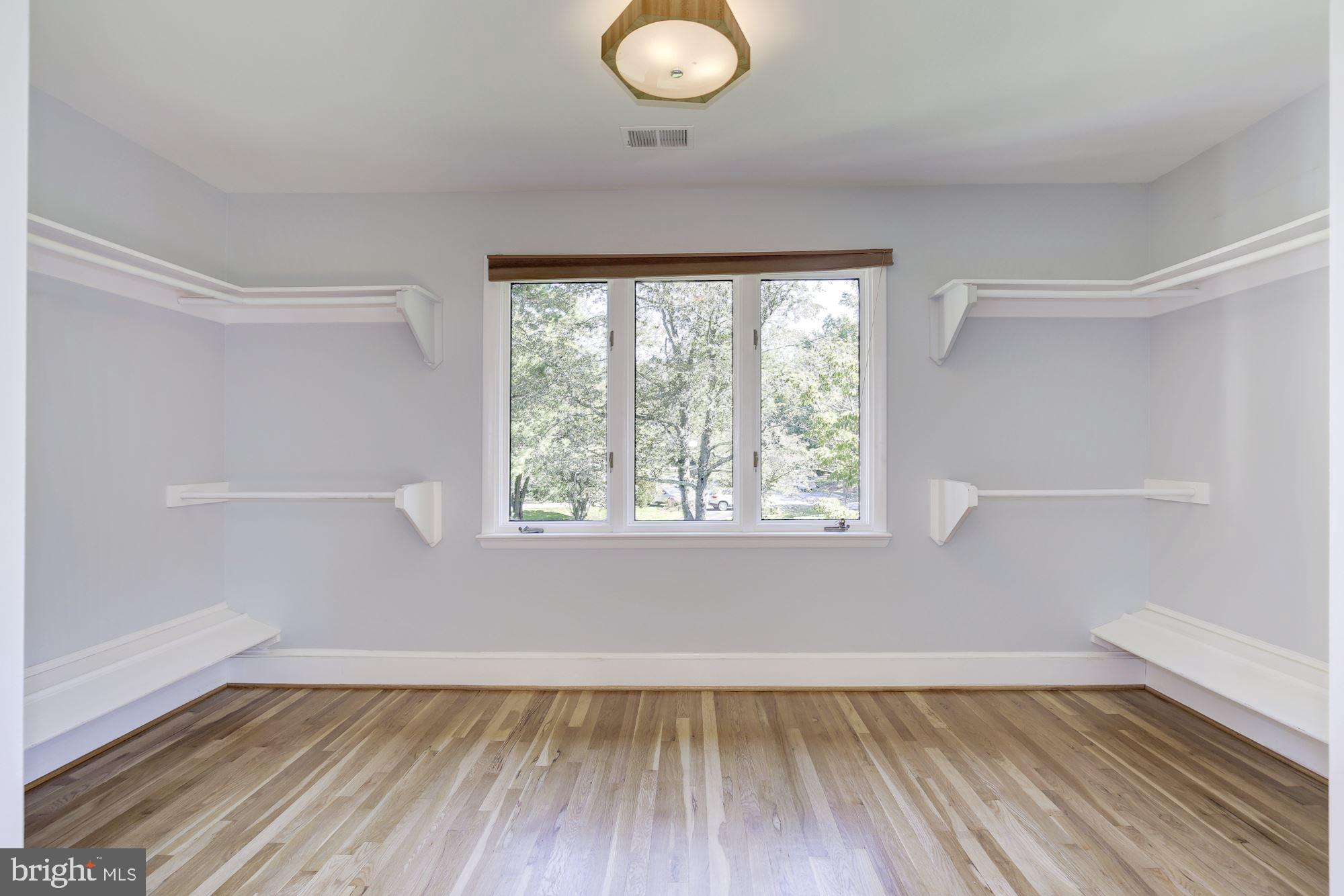 WILLIAMSBURG GARDENS - Residential Lease