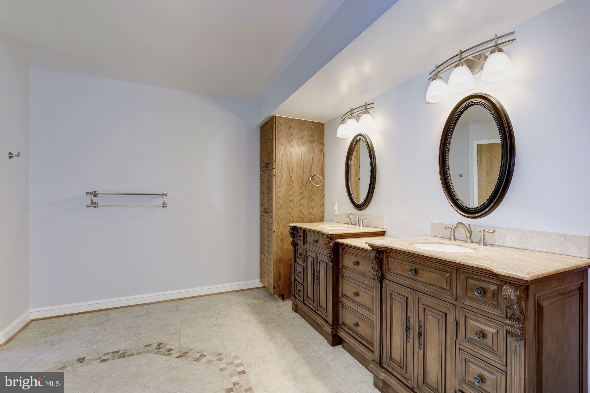 WILLIAMSBURG GARDENS - Residential Lease