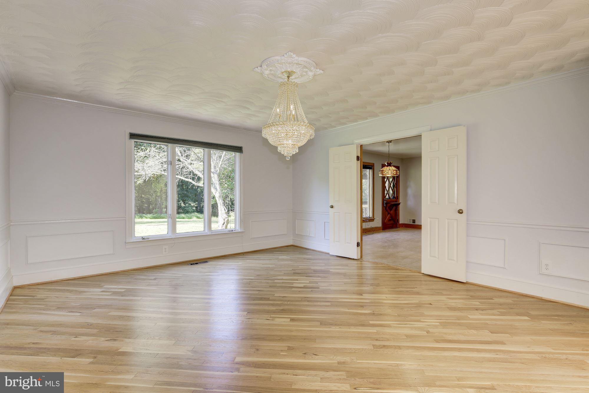 WILLIAMSBURG GARDENS - Residential Lease