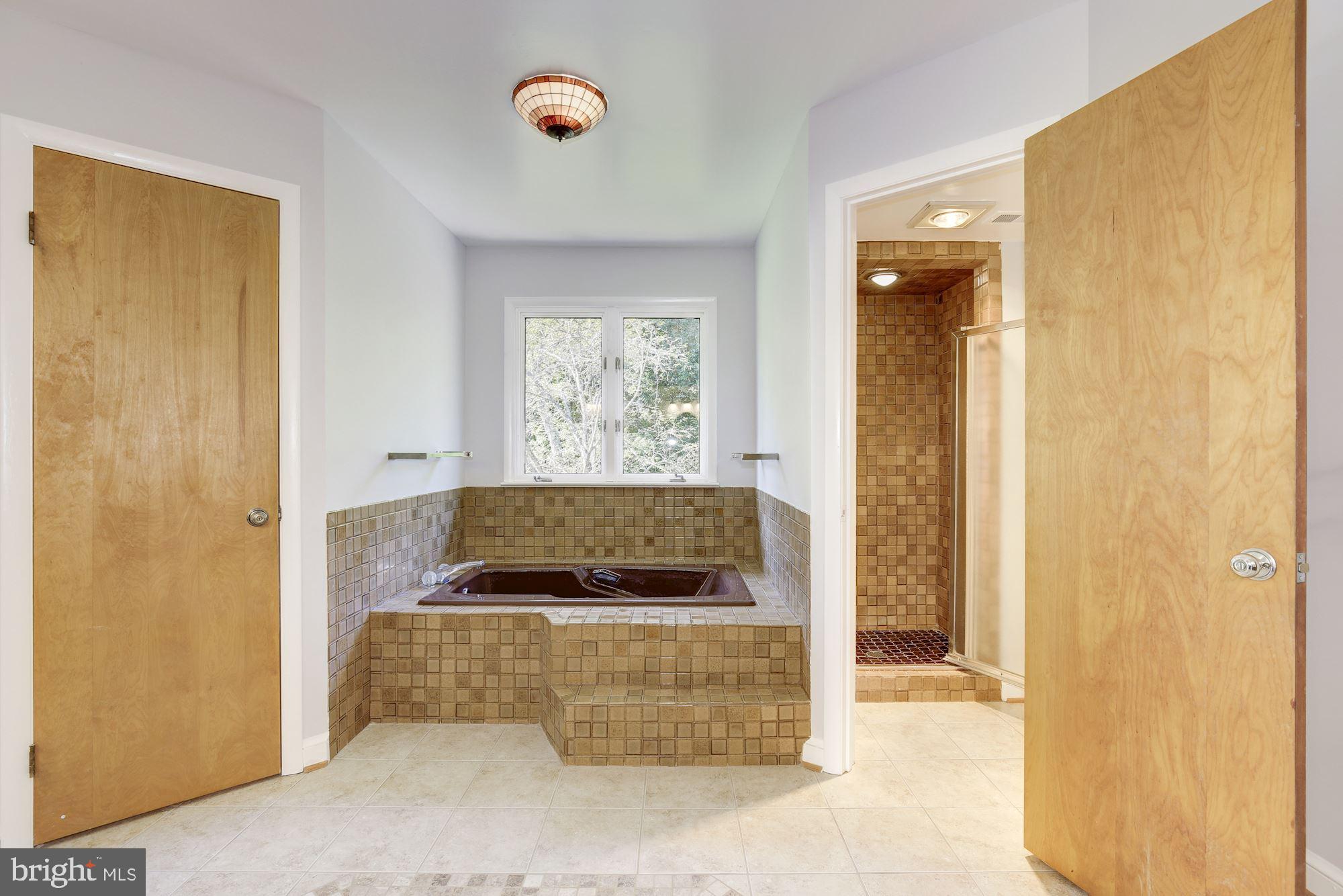 WILLIAMSBURG GARDENS - Residential Lease