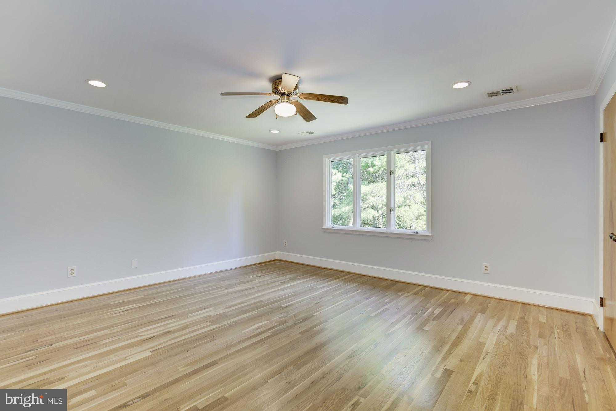 WILLIAMSBURG GARDENS - Residential Lease