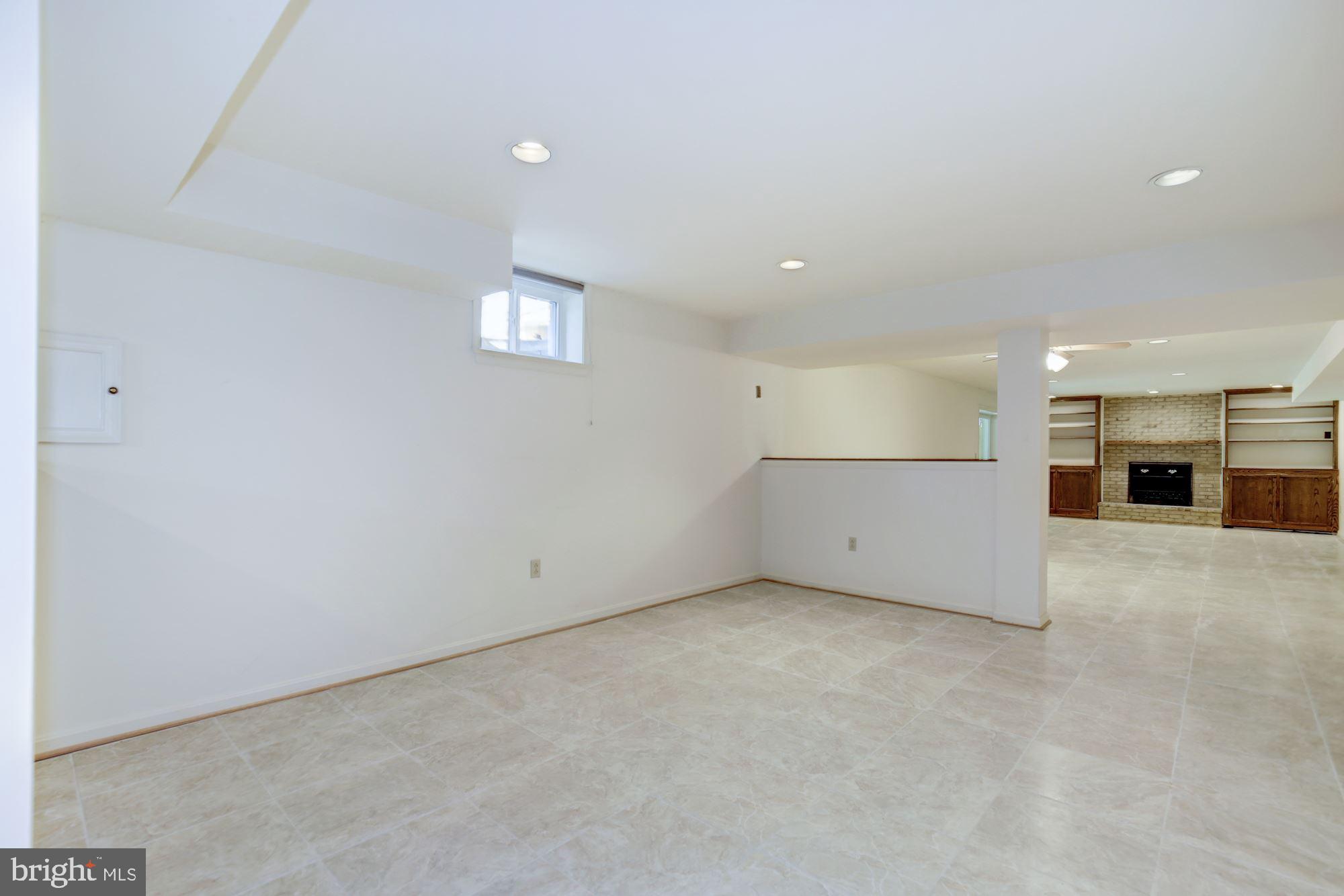 WILLIAMSBURG GARDENS - Residential Lease