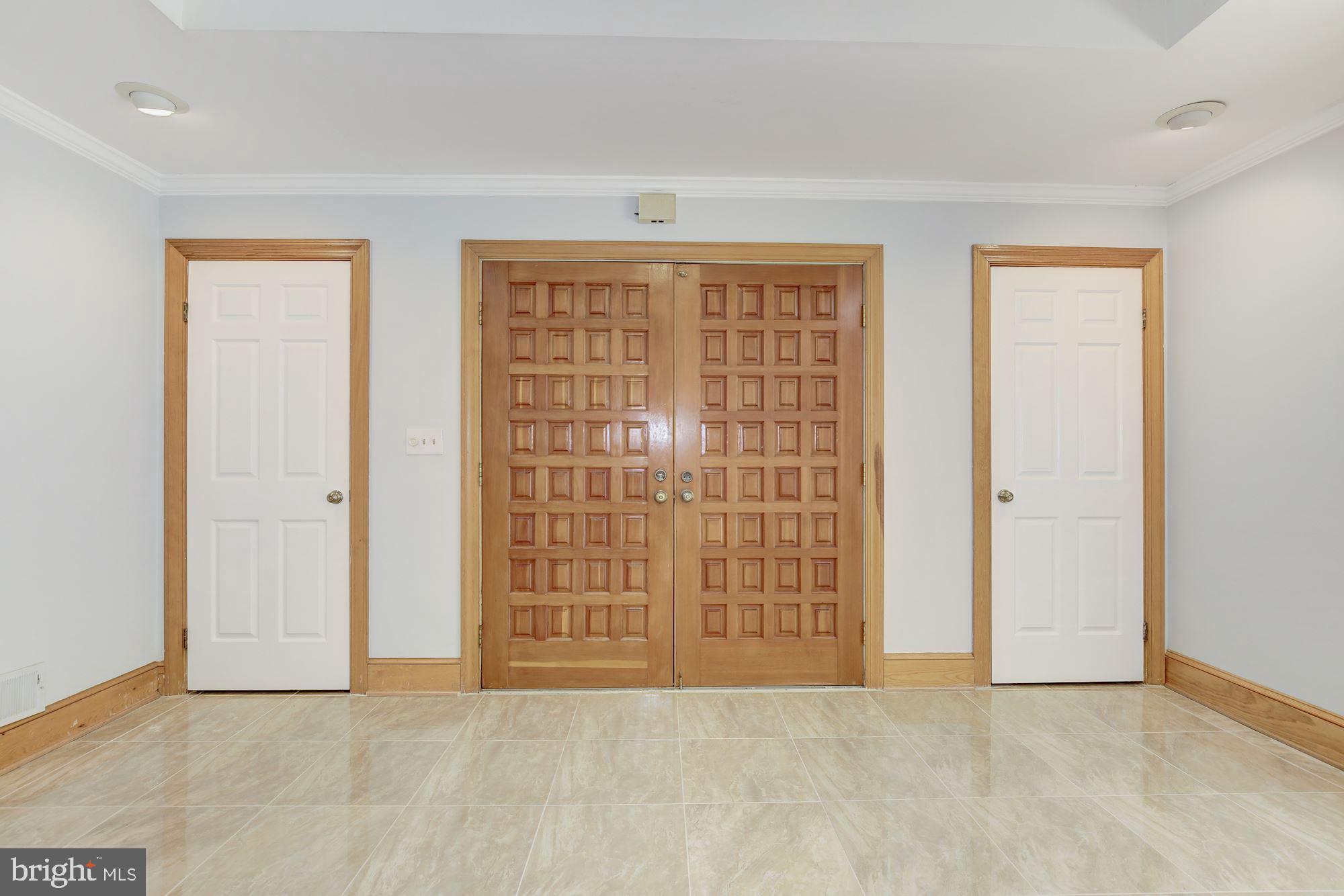 WILLIAMSBURG GARDENS - Residential Lease