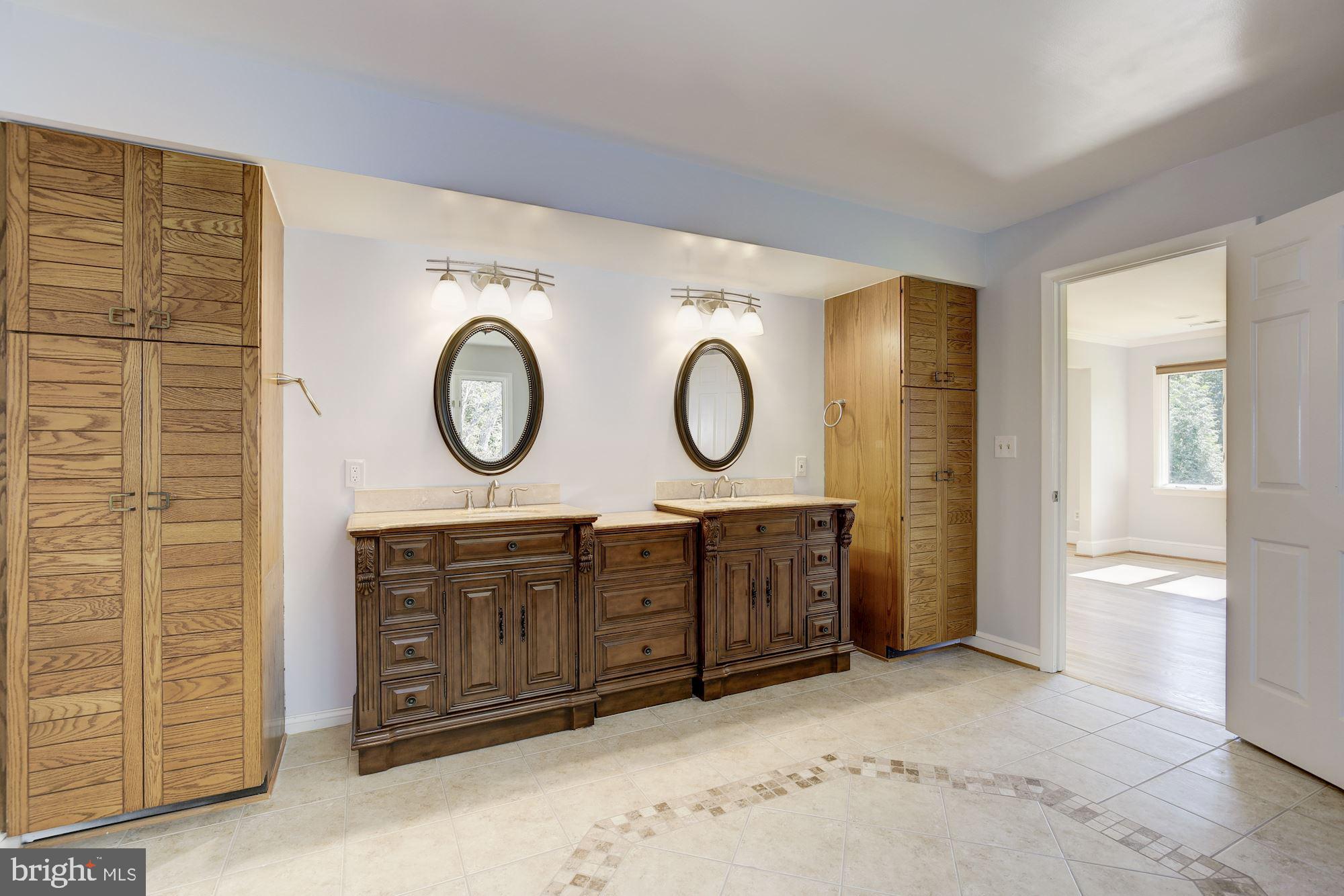 WILLIAMSBURG GARDENS - Residential Lease