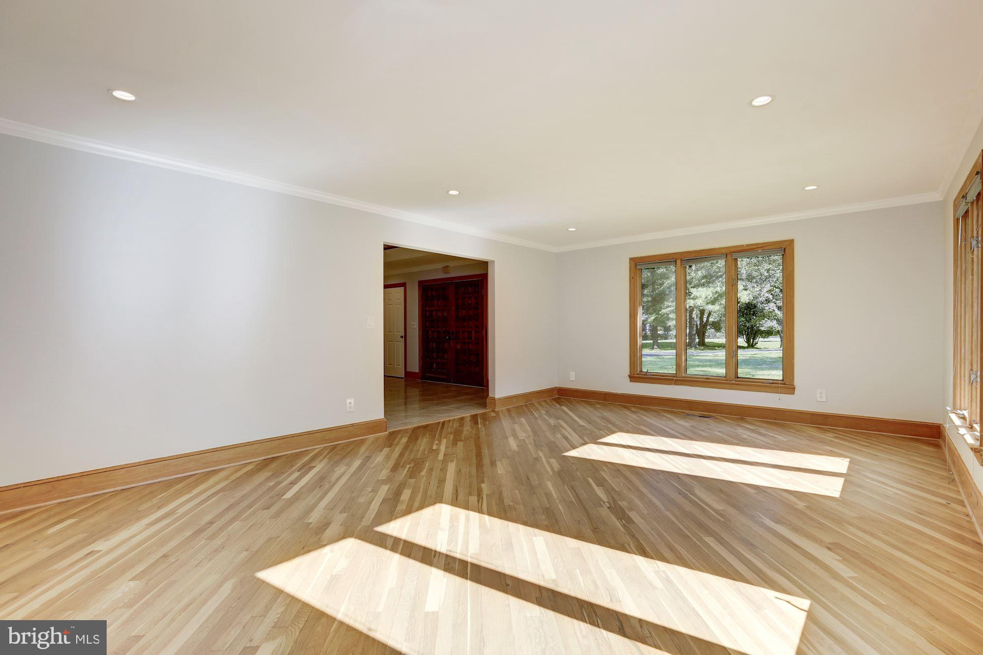 WILLIAMSBURG GARDENS - Residential Lease