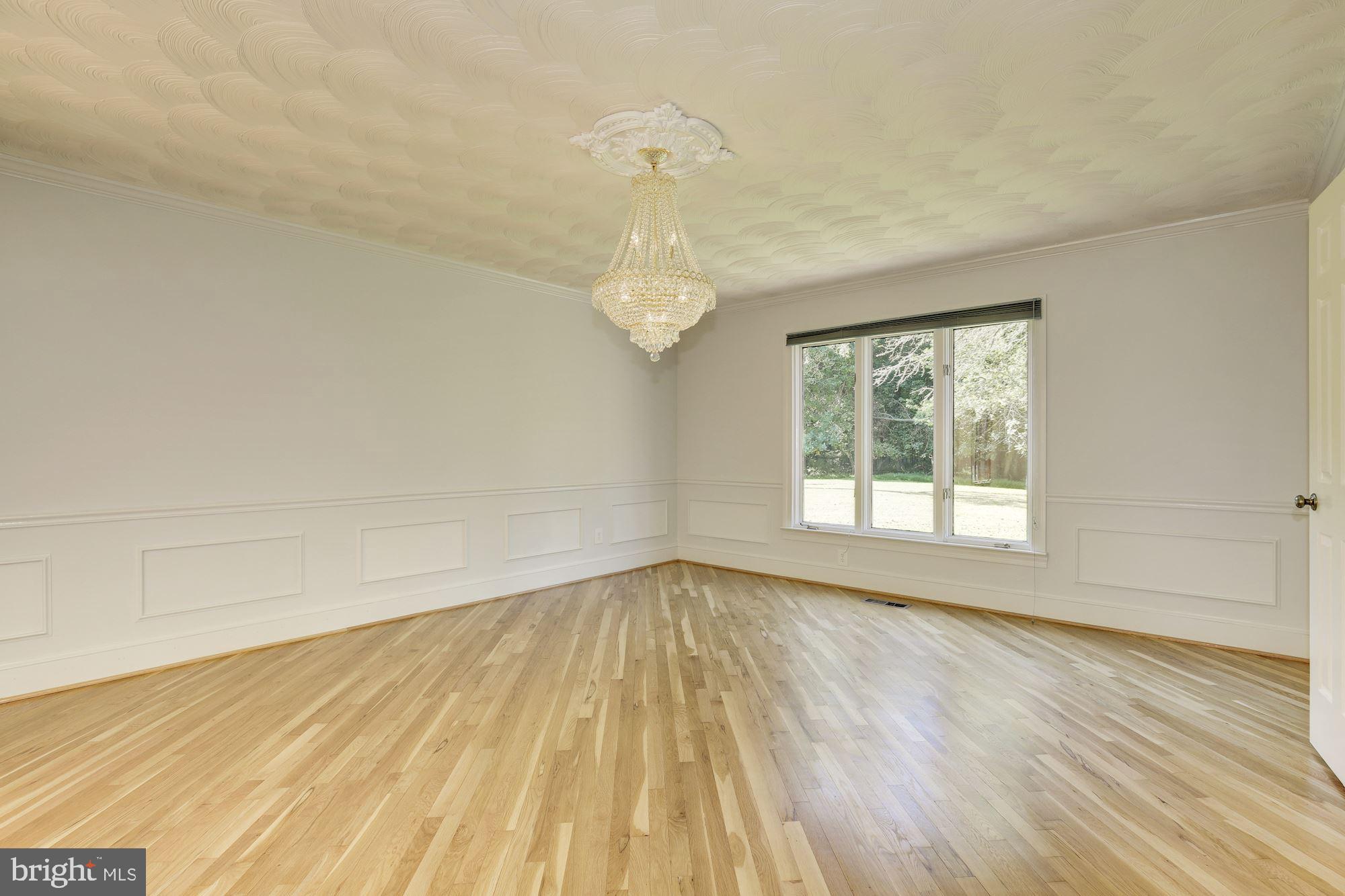 WILLIAMSBURG GARDENS - Residential Lease