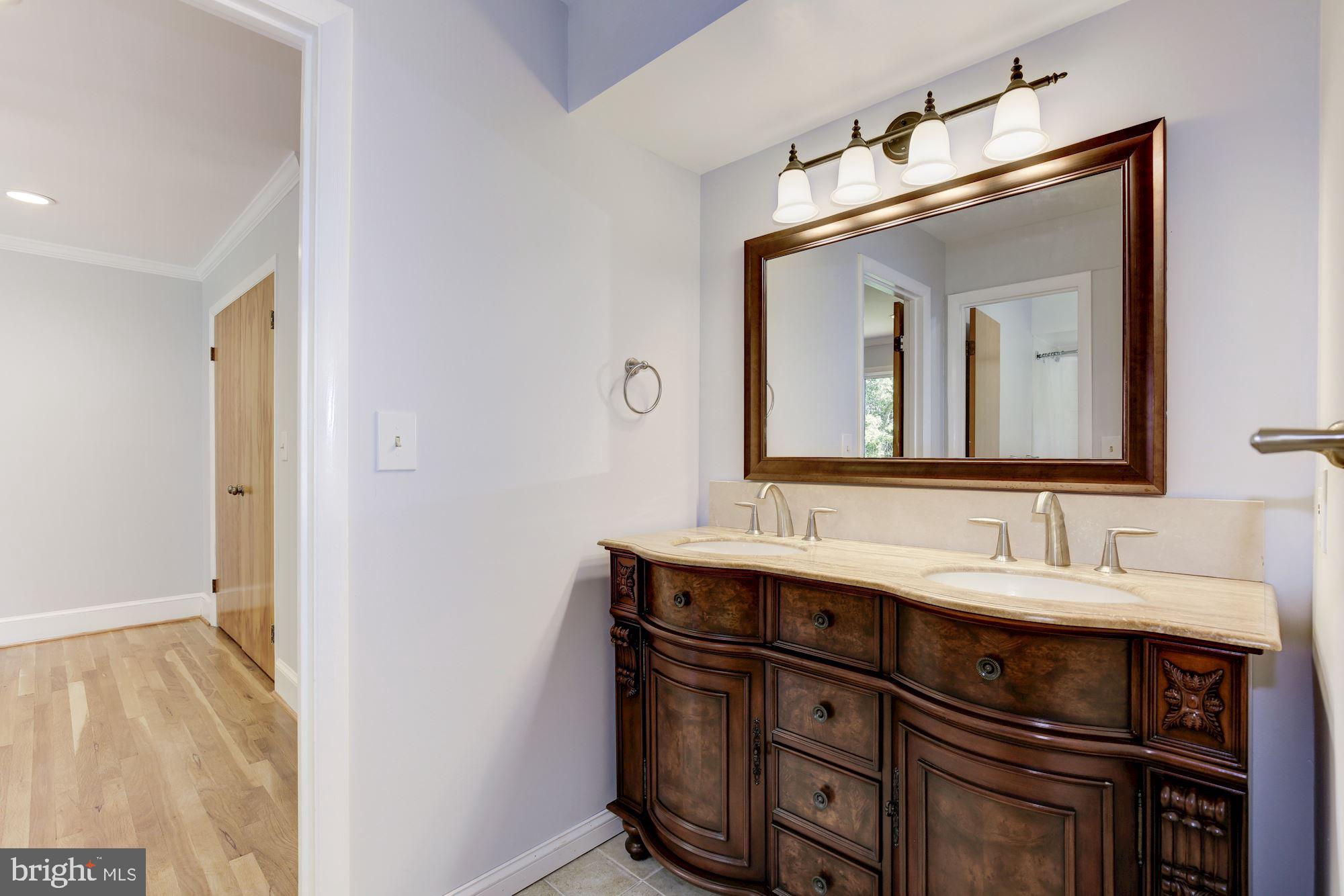 WILLIAMSBURG GARDENS - Residential Lease