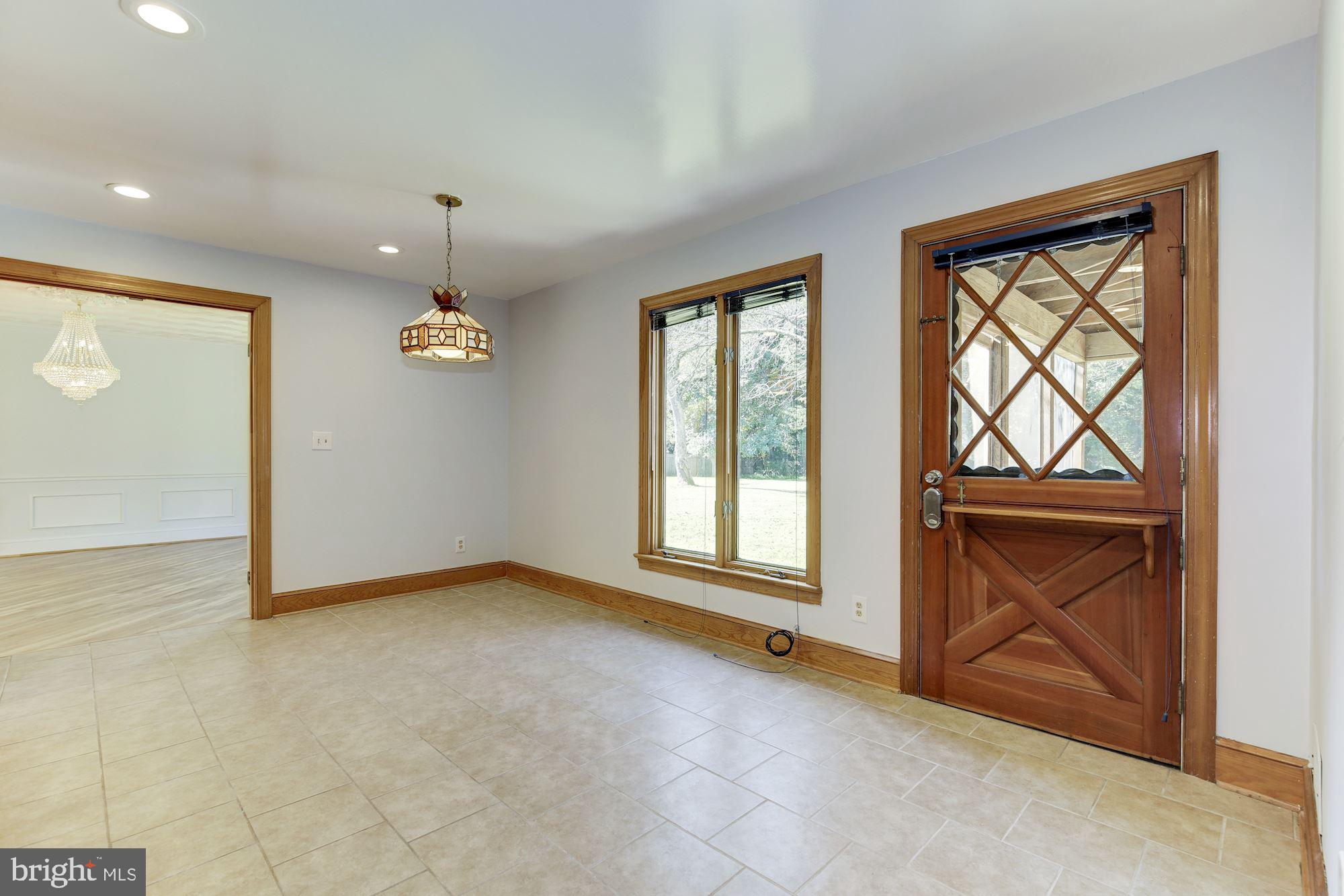 WILLIAMSBURG GARDENS - Residential Lease