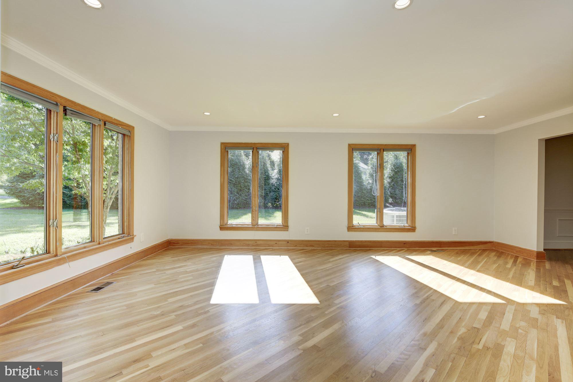 WILLIAMSBURG GARDENS - Residential Lease