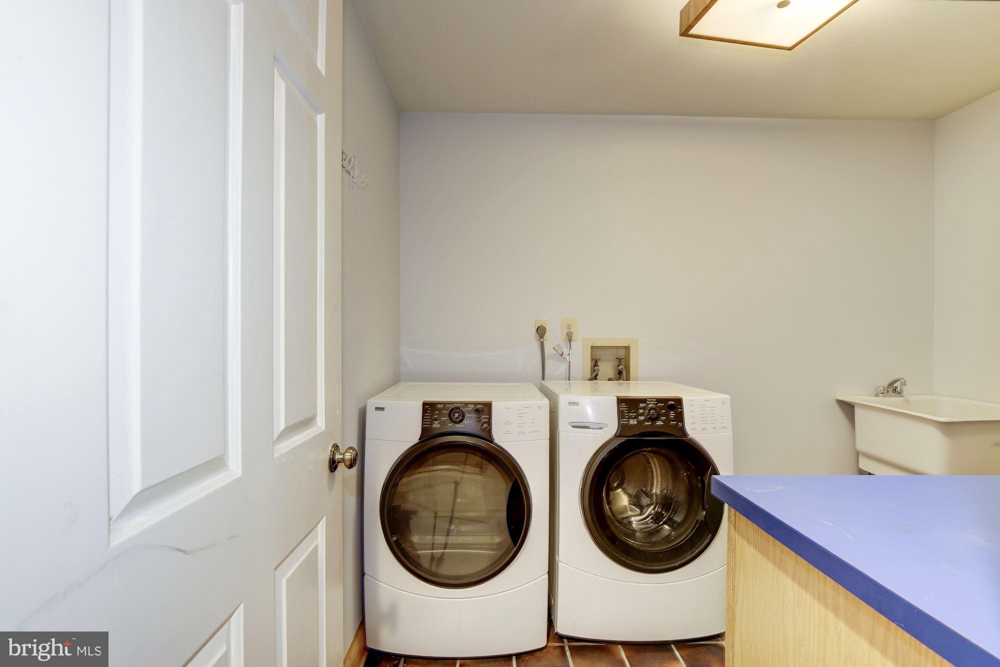 WILLIAMSBURG GARDENS - Residential Lease