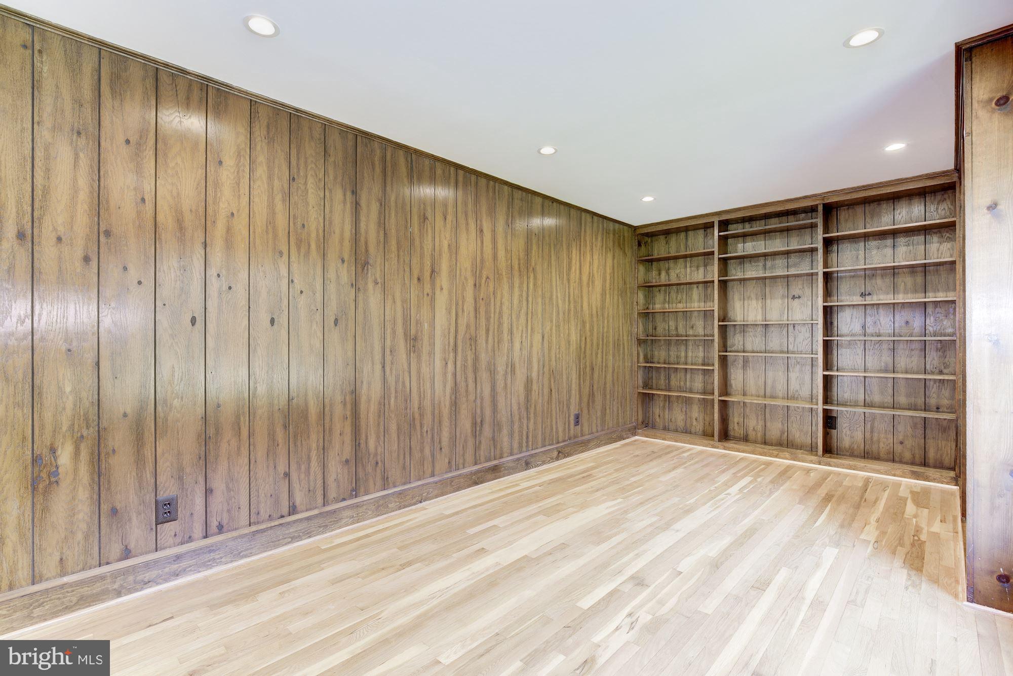 WILLIAMSBURG GARDENS - Residential Lease