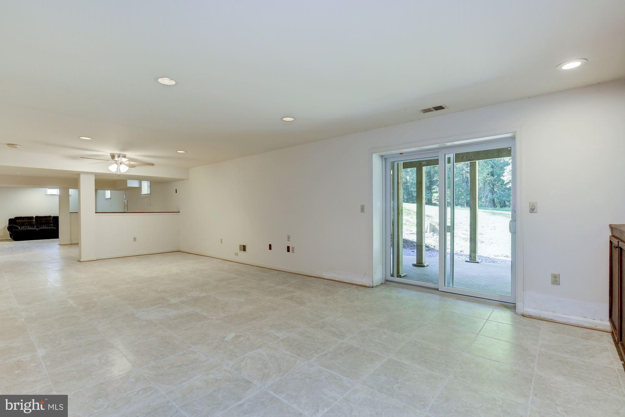 WILLIAMSBURG GARDENS - Residential Lease