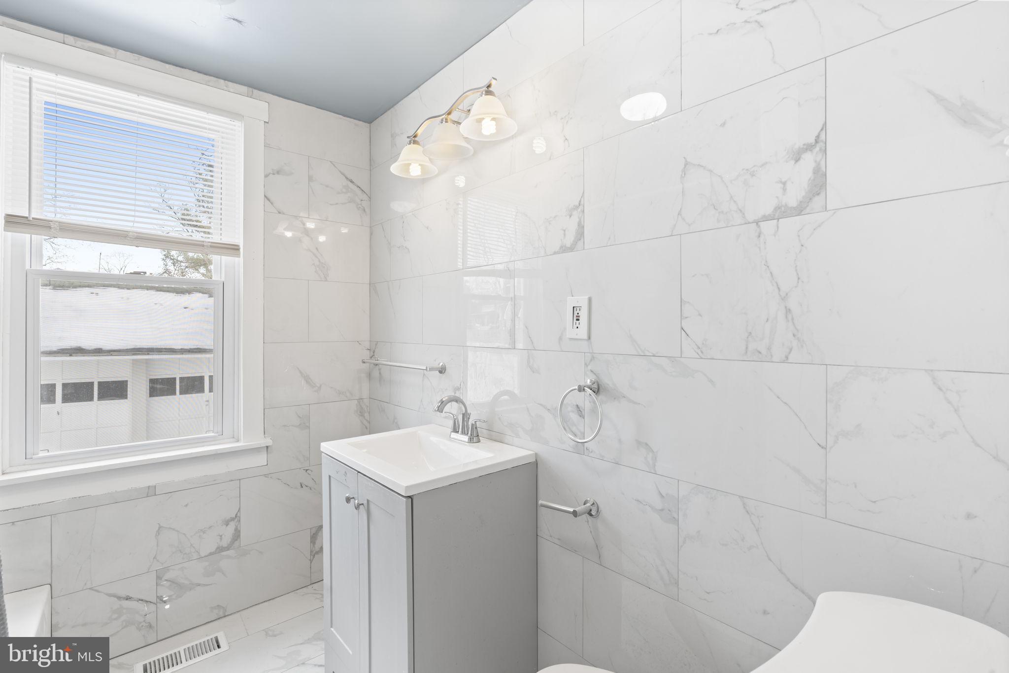 LANSDOWNE - Residential Lease