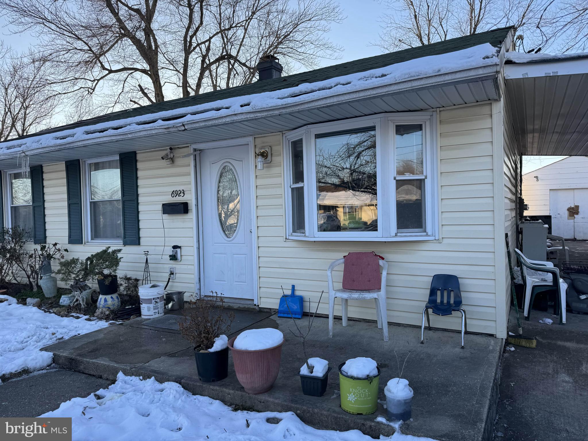 SOUTH LAWN - Residential