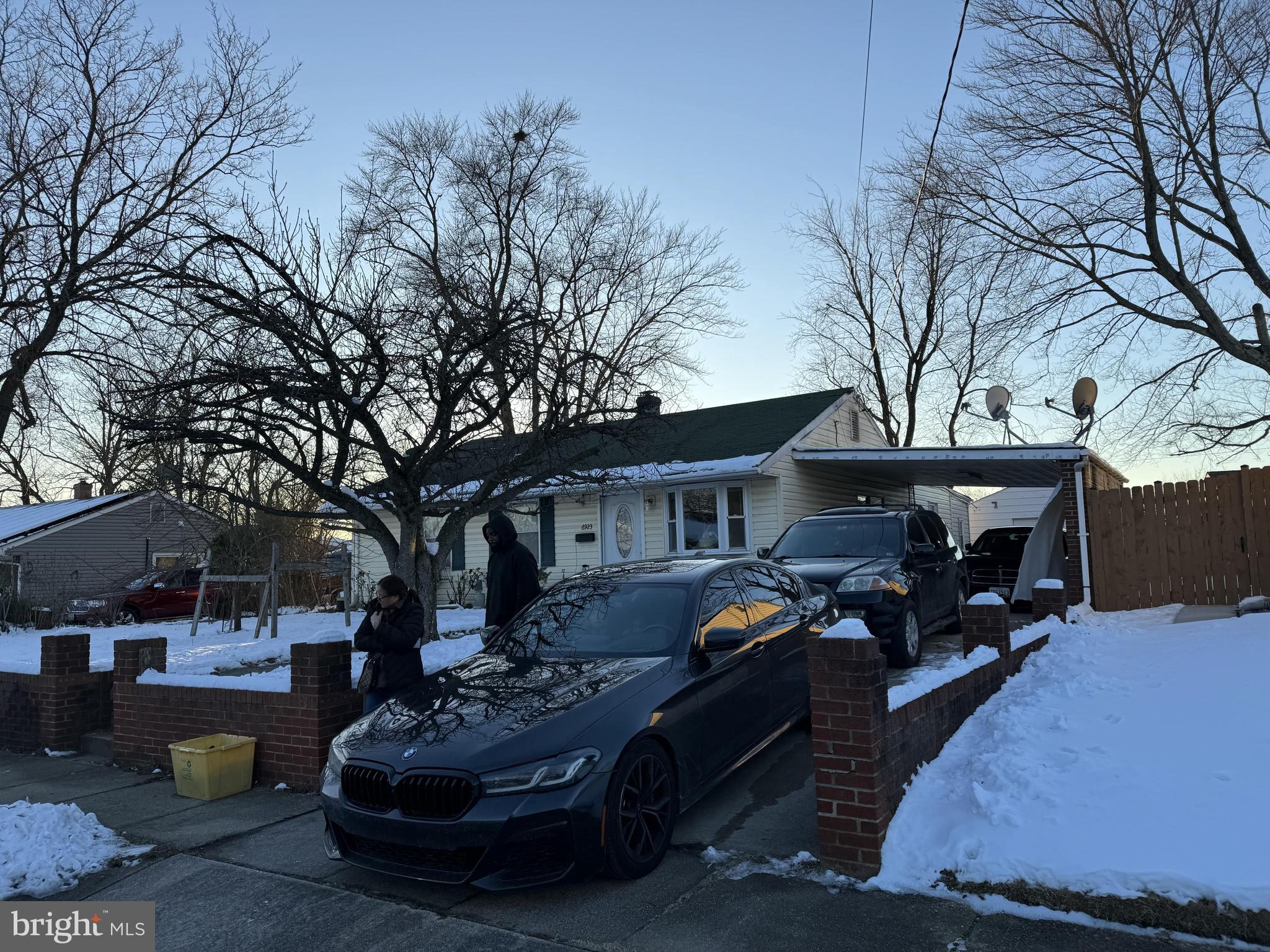 SOUTH LAWN - Residential