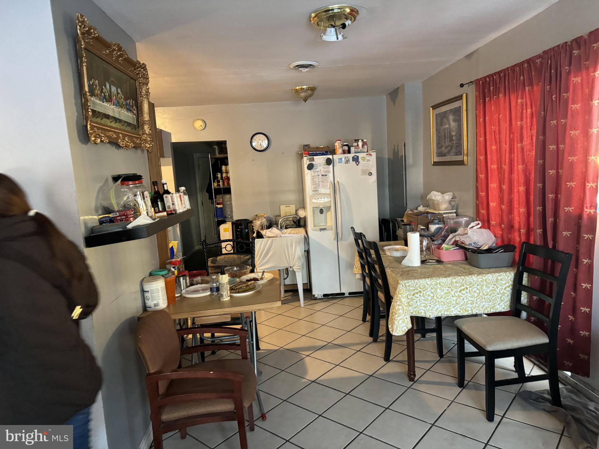 SOUTH LAWN - Residential