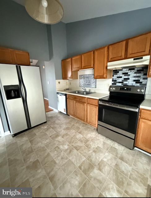 EDEN ESTATES - Residential Lease