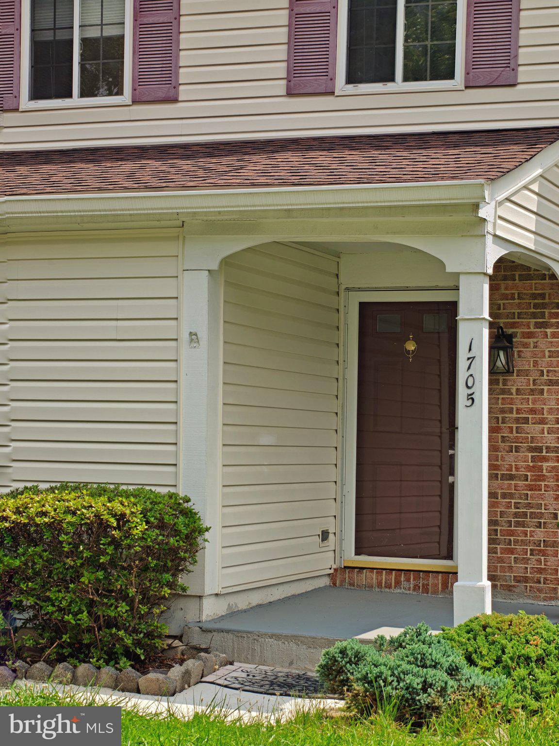 1705 WHITEWOOD LANE