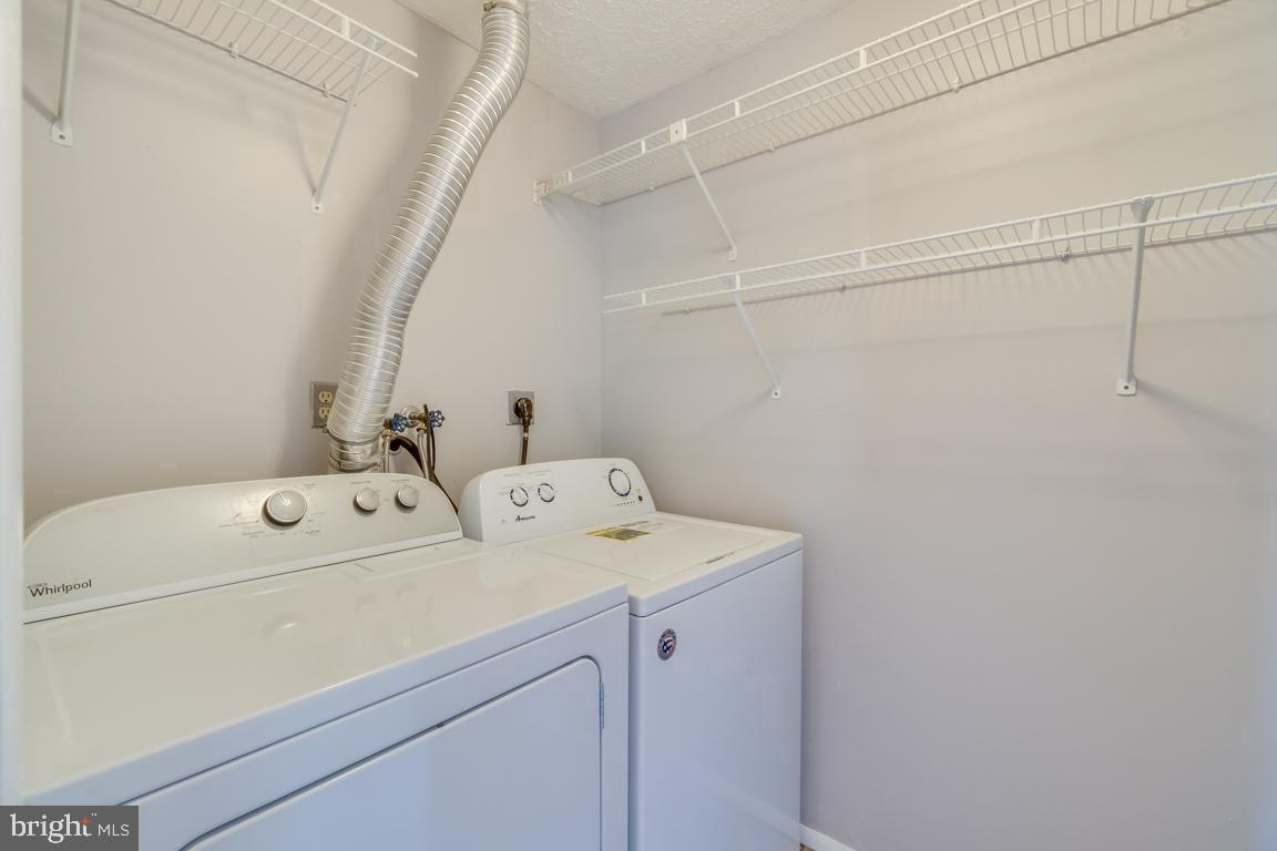 KNOLLS AT NORTH LAKE CONDOMINIUM - Residential Lease