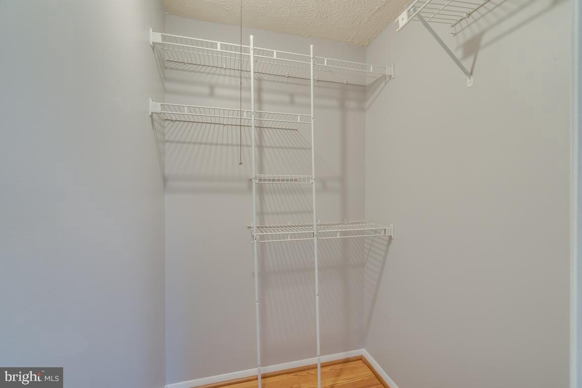 KNOLLS AT NORTH LAKE CONDOMINIUM - Residential Lease