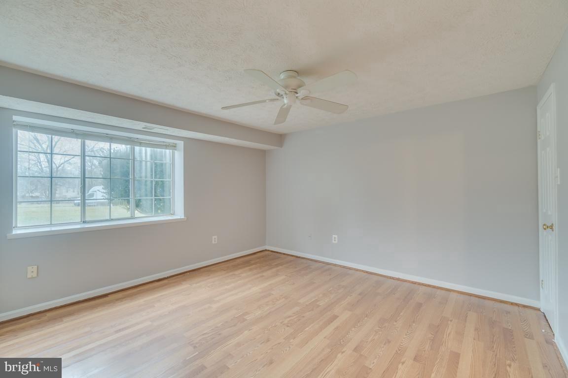 KNOLLS AT NORTH LAKE CONDOMINIUM - Residential Lease