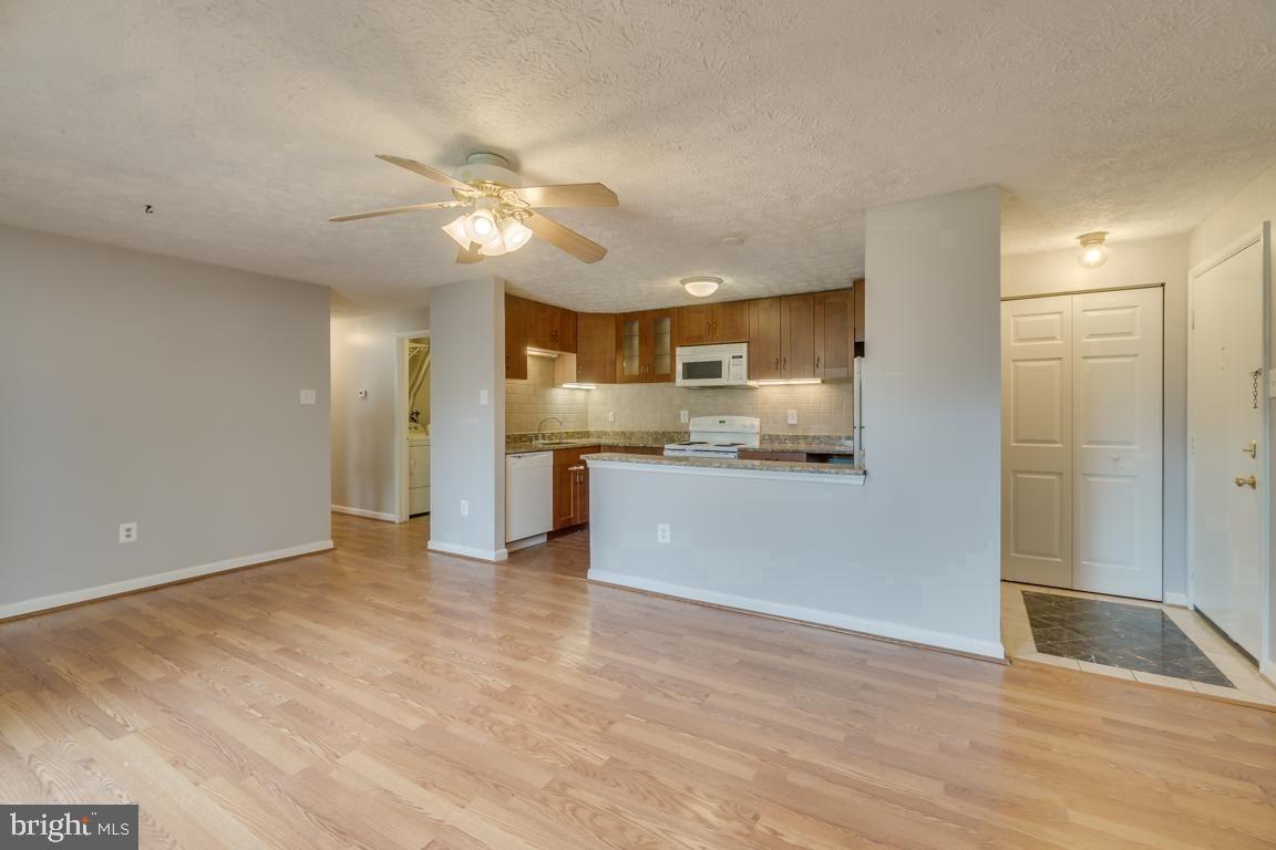 KNOLLS AT NORTH LAKE CONDOMINIUM - Residential Lease