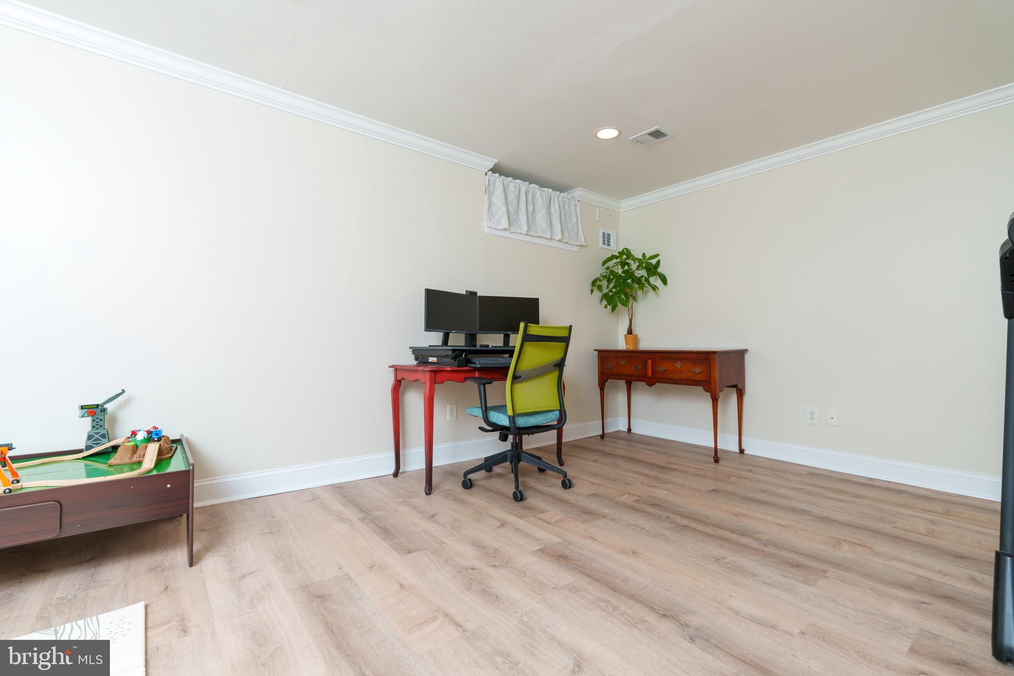 COVENTRY VILLAGE - Residential